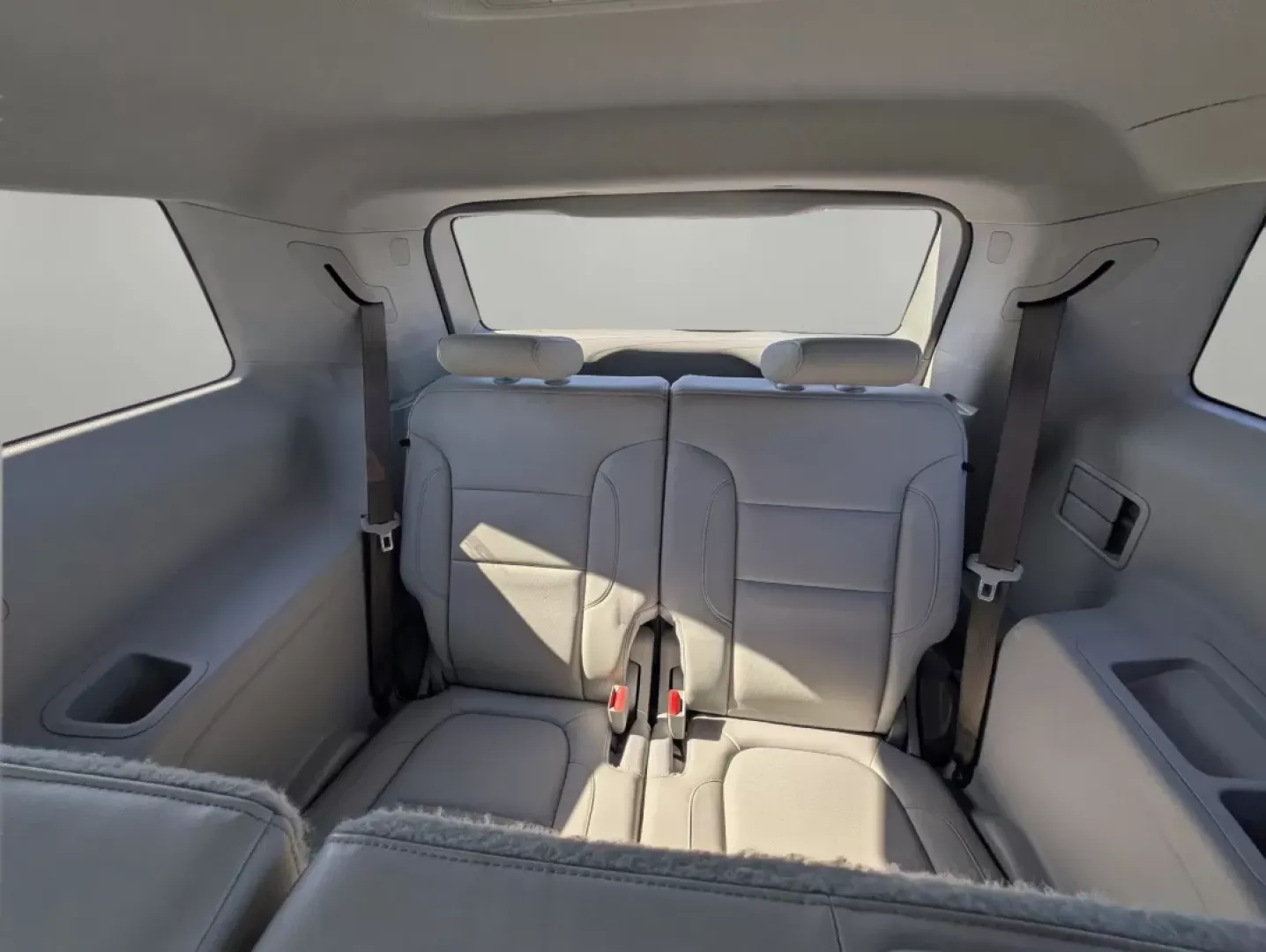 2017 /Cocoa/ Light Ash Gray GMC Acadia SLT (1GKKNMLS1HZ) with an Other engine, located at 3959 U.S. 80 W, Phenix City, AL, 36870, (334) 297-4885, 32.469296, -85.135185 - **Discover the Perfect Family SUV at Gils Auto Drive Your Dreams Today!**<br /> <br /> Are you searching for a reliable and spacious vehicle that fits seamlessly into your family's active lifestyle? Look no further than the 2017 GMC Acadia SLT, available now at Gils Auto in Phenix City, AL. Perfect - Photo#12