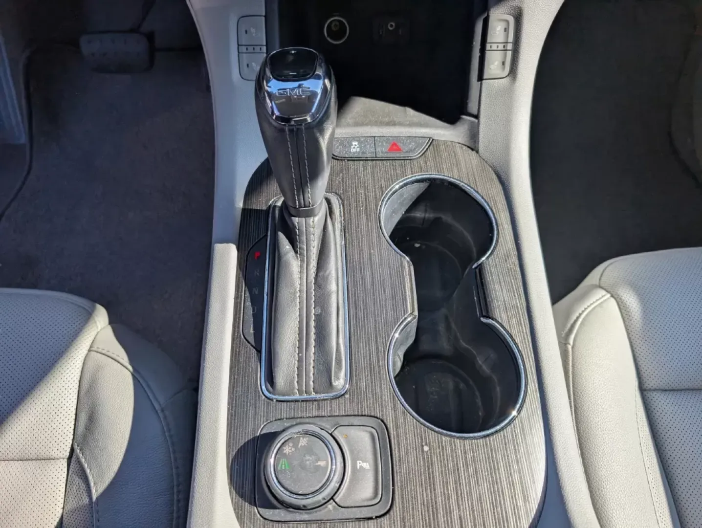 2017 /Cocoa/ Light Ash Gray GMC Acadia SLT (1GKKNMLS1HZ) with an Other engine, located at 3959 U.S. 80 W, Phenix City, AL, 36870, (334) 297-4885, 32.469296, -85.135185 - **Discover the Perfect Family SUV at Gils Auto Drive Your Dreams Today!**<br /> <br /> Are you searching for a reliable and spacious vehicle that fits seamlessly into your family's active lifestyle? Look no further than the 2017 GMC Acadia SLT, available now at Gils Auto in Phenix City, AL. Perfect - Photo#14