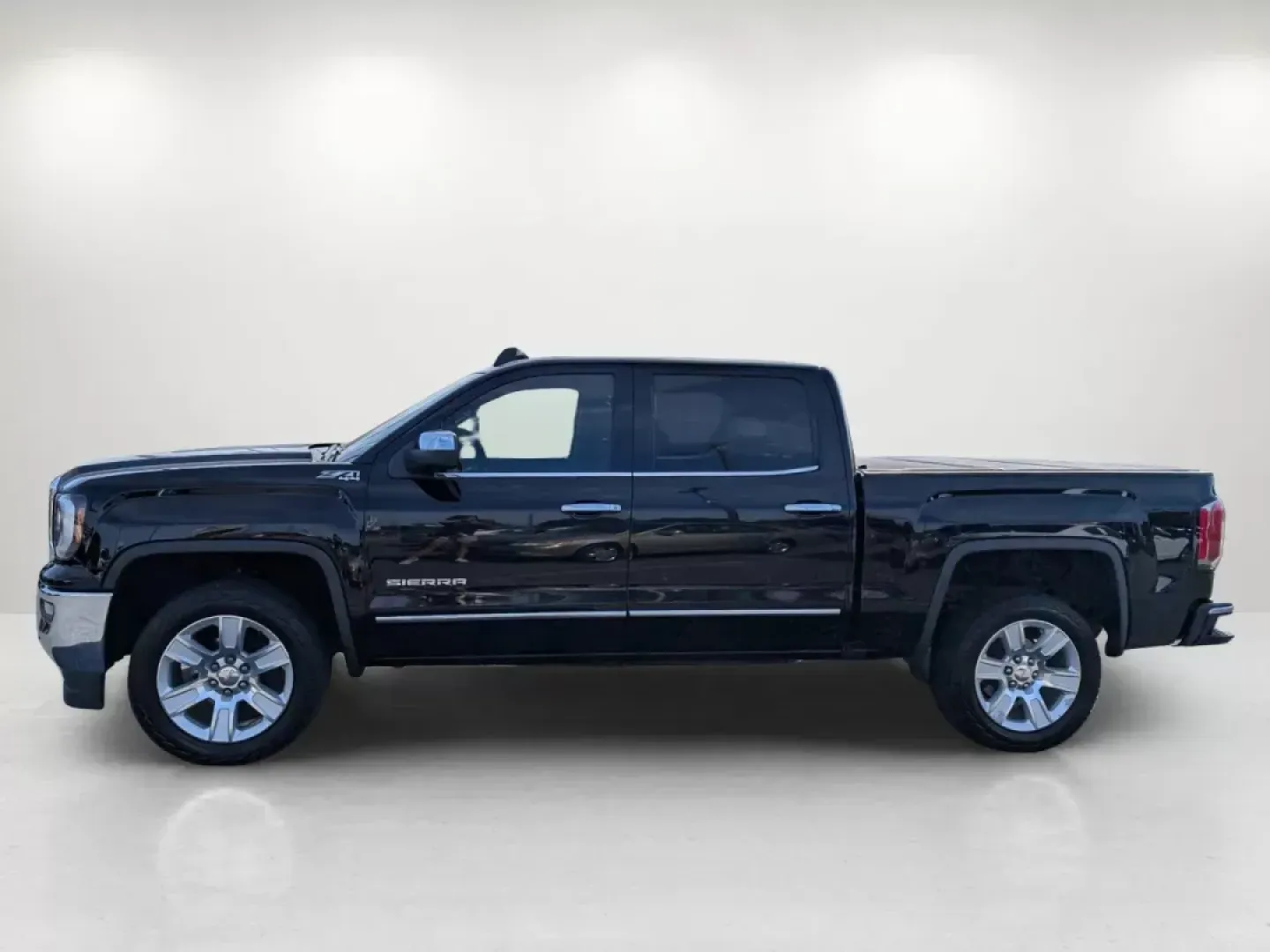 2017 /Dark Ash seats with Jet Black interior accents GMC Sierra 1500 SLT (3GTU2NEC1HG) with an Gas V8 5.3L/325 engine, 8-Speed Automatic transmission, located at 804 22nd Ave, Phenix City, AL, 36870, (334) 297-1860, 32.484749, -85.024475 - 2017 GMC Sierra 1500 SLT - Photo#8