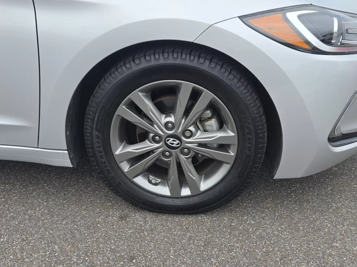 2017 Symphony Silver /Gray Hyundai Elantra SE (5NPD84LF5HH) with an Other engine, located at 521 Old Farm Lane Rd, Prattville, AL, 36066, (334) 325-1505, 32.482460, -86.416367 - Are you looking for a reliable sedan that fits seamlessly into your busy lifestyle? Look no further than the 2017 Hyundai Elantra SE, available now at Gils Auto in Prattville, AL. This versatile vehicle is perfect for growing families, long commutes, or anyone seeking a dependable ride without break - Photo#2