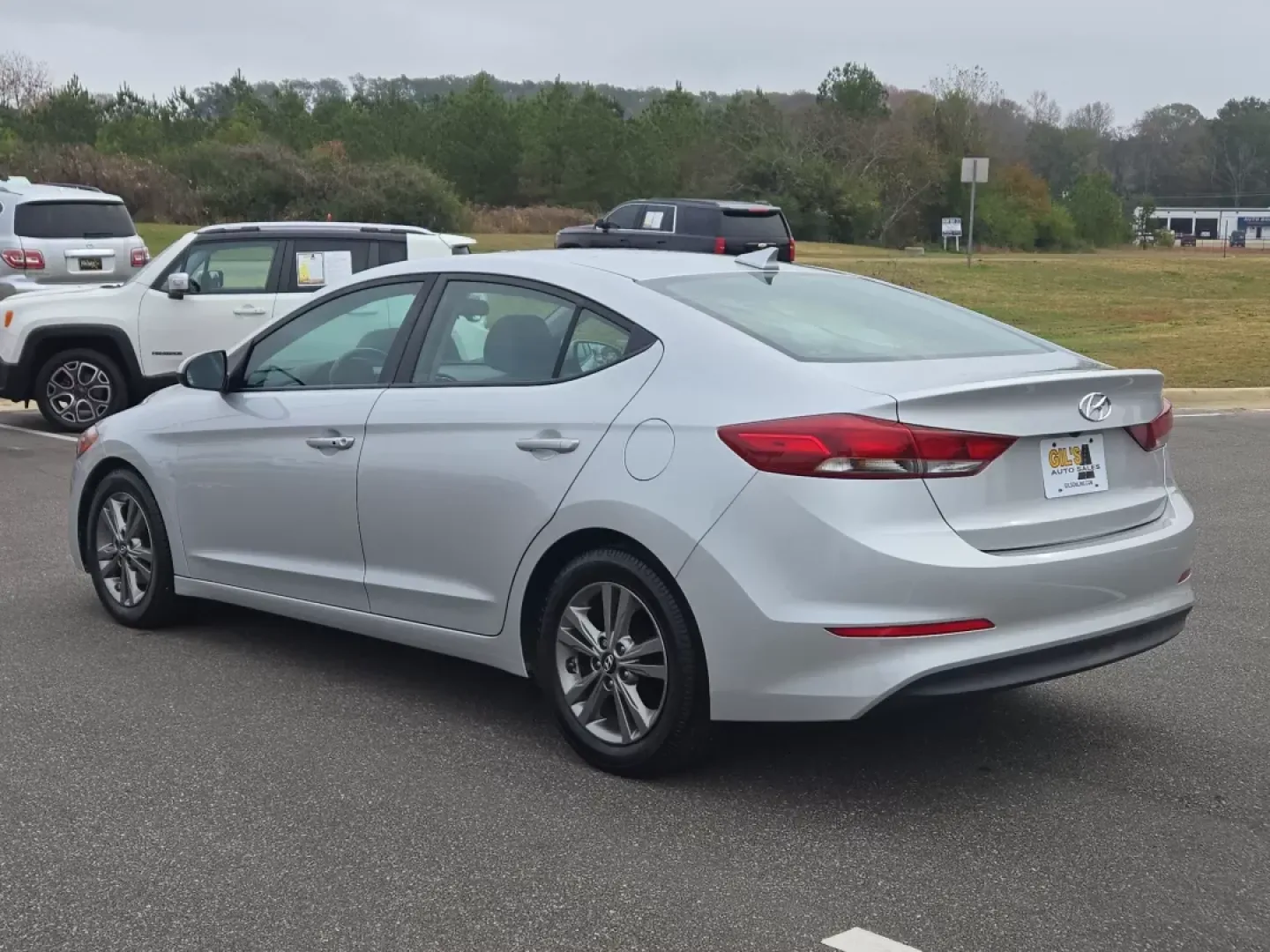 2017 Symphony Silver /Gray Hyundai Elantra SE (5NPD84LF5HH) with an Other engine, located at 521 Old Farm Lane Rd, Prattville, AL, 36066, (334) 325-1505, 32.482460, -86.416367 - Are you looking for a reliable sedan that fits seamlessly into your busy lifestyle? Look no further than the 2017 Hyundai Elantra SE, available now at Gils Auto in Prattville, AL. This versatile vehicle is perfect for growing families, long commutes, or anyone seeking a dependable ride without break - Photo#7