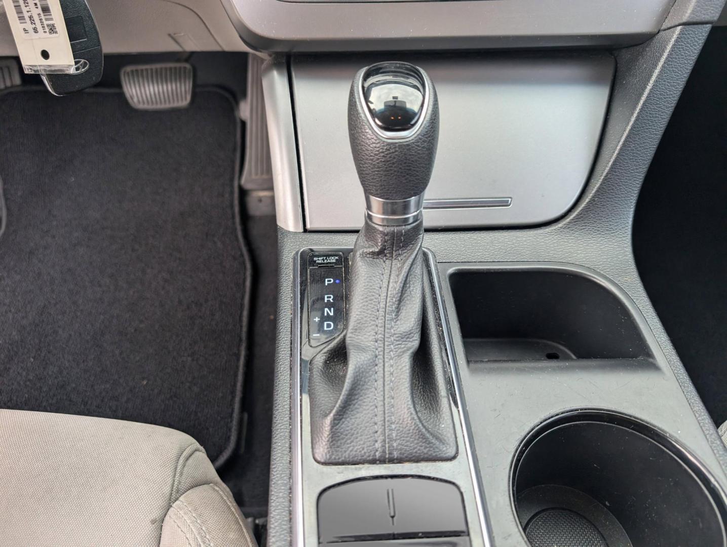 2017 /Gray Hyundai Sonata 2.4L (5NPE24AF4HH) with an Regular Unleaded I-4 2.4 L/144 engine, 6-Speed Automatic w/OD transmission, located at 3959 U.S. 80 W, Phenix City, AL, 36870, (334) 297-4885, 32.469296, -85.135185 - 2017 Hyundai Sonata 2.4L - Photo#15
