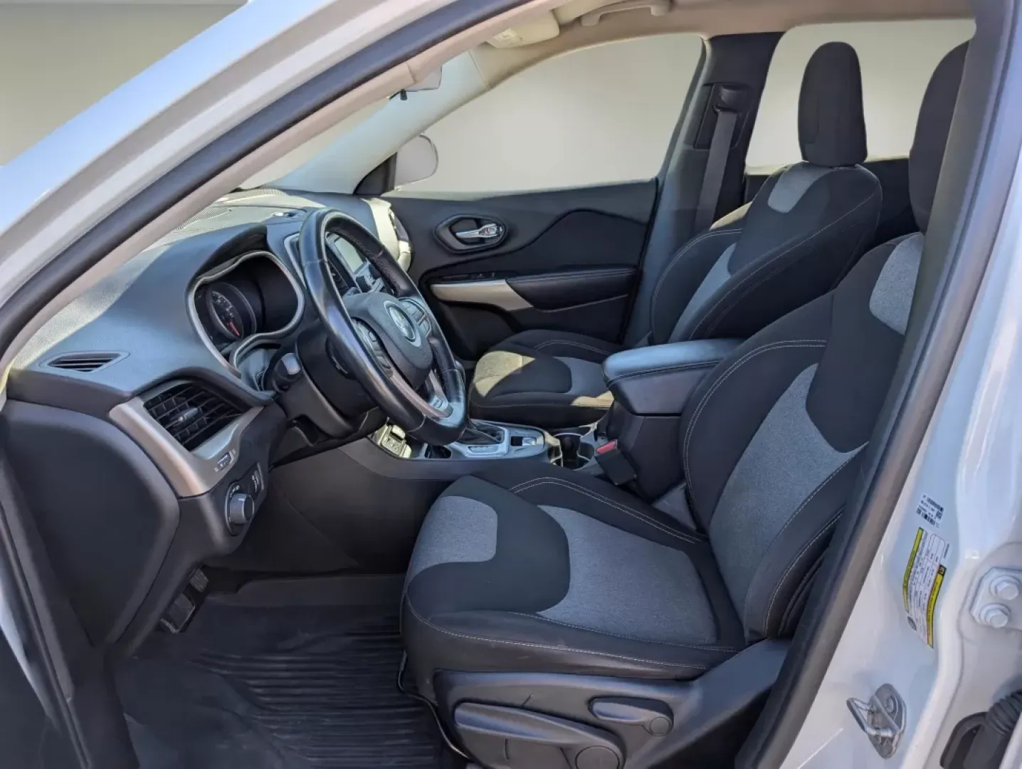 2017 /Black Jeep Cherokee Altitude (1C4PJLAB5HW) with an Other engine, located at 3959 U.S. 80 W, Phenix City, AL, 36870, (334) 297-4885, 32.469296, -85.135185 - Are you ready to elevate your lifestyle with an adventurous vehicle that meets all your driving needs? Look no further than this stunning 2017 Jeep Cherokee Altitude, now available at Gils Auto in Phenix City, AL. Perfect for weekend getaways, family road trips, or daily commutes, this crossover SUV - Photo#9