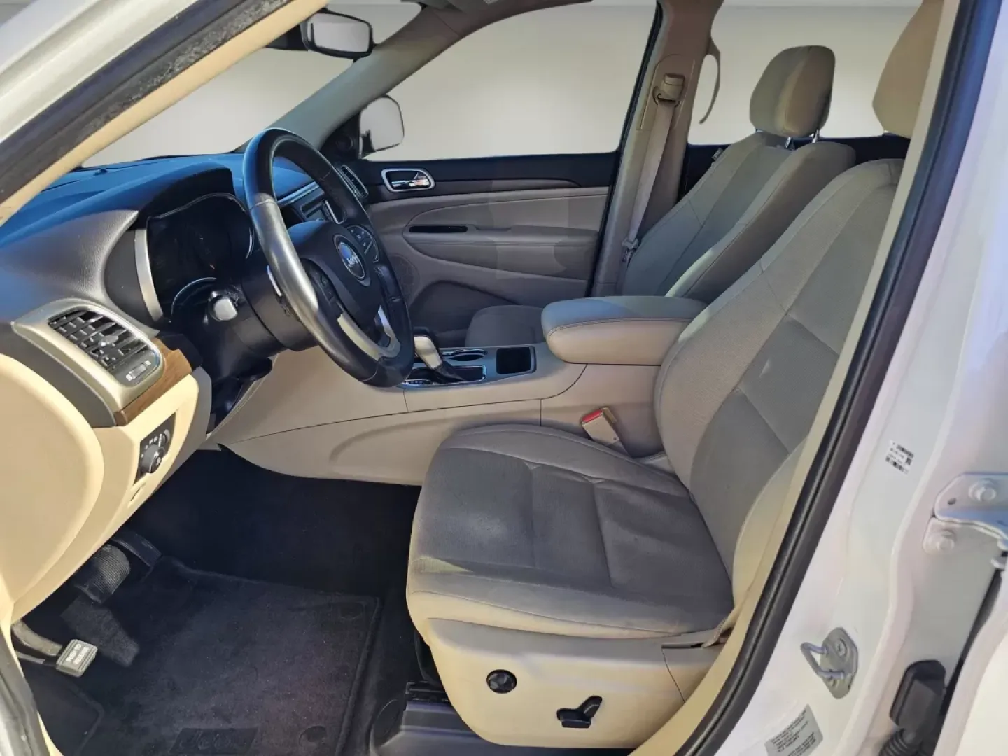 2017 /Lt Frost Beige/Black Jeep Grand Cherokee Laredo (1C4RJEAG3HC) with an Other engine, located at 5115 14th Ave., Columbus, GA, 31904, (706) 323-0345, 32.511494, -84.971046 - Looking for an SUV that combines versatility, style, and reliability for your family adventures or daily commutes? Look no further than the 2017 Jeep Grand Cherokee Laredo, now available at Gils Auto in Phenix City, AL. This robust vehicle is perfect for growing families, weekend explorers, or anyon - Photo#16