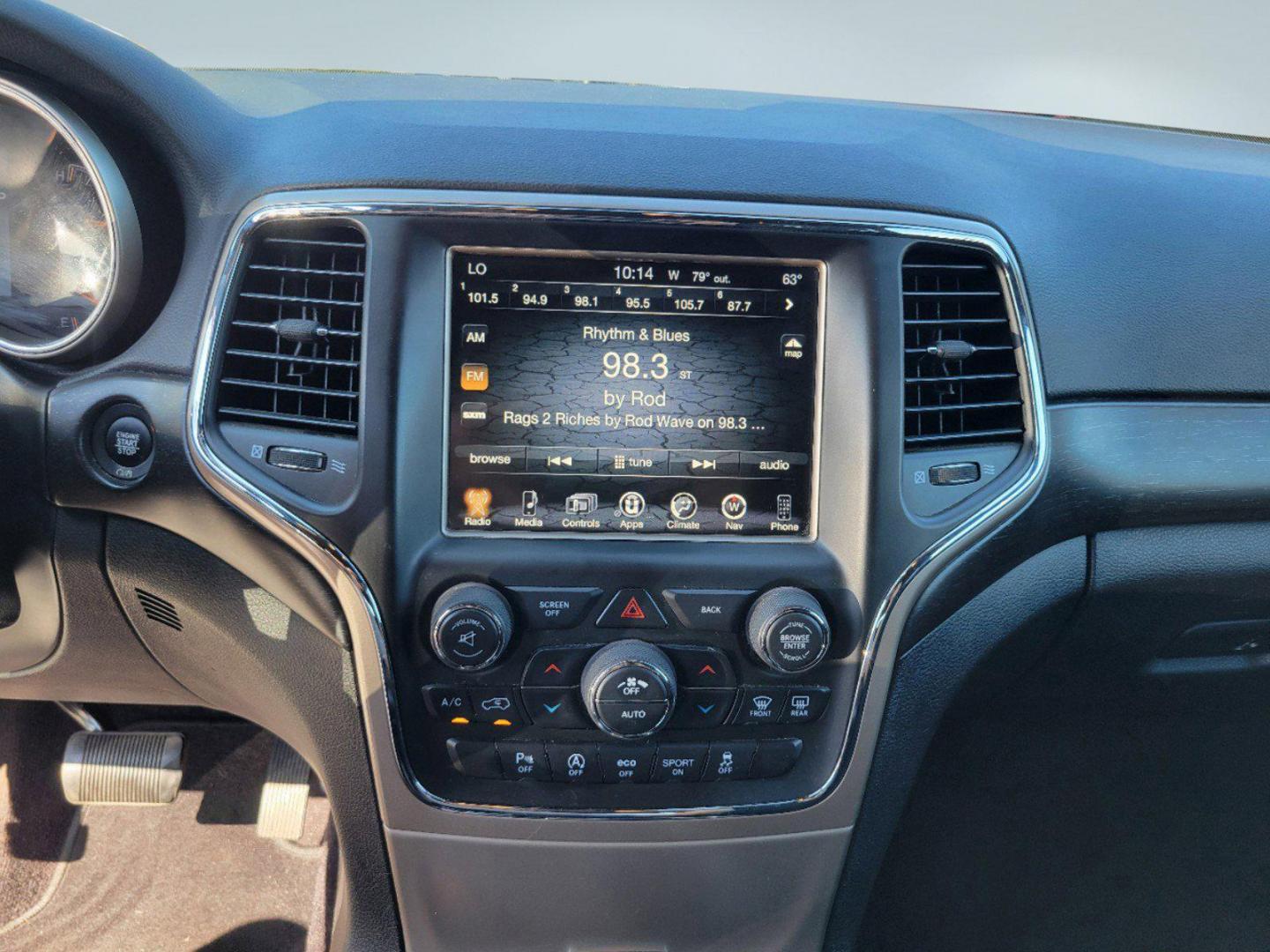 2017 Billet Silver Metallic Clearcoat /Black Jeep Grand Cherokee Laredo (1C4RJEAG7HC) with an Regular Unleaded V-6 3.6 L/220 engine, 8-Speed Automatic w/OD transmission, located at 7000 Northlake Connector, Columbus, GA, 31904, (706) 987-8085, 32.524975, -84.978134 - 2017 Jeep Grand Cherokee Laredo - Photo#12