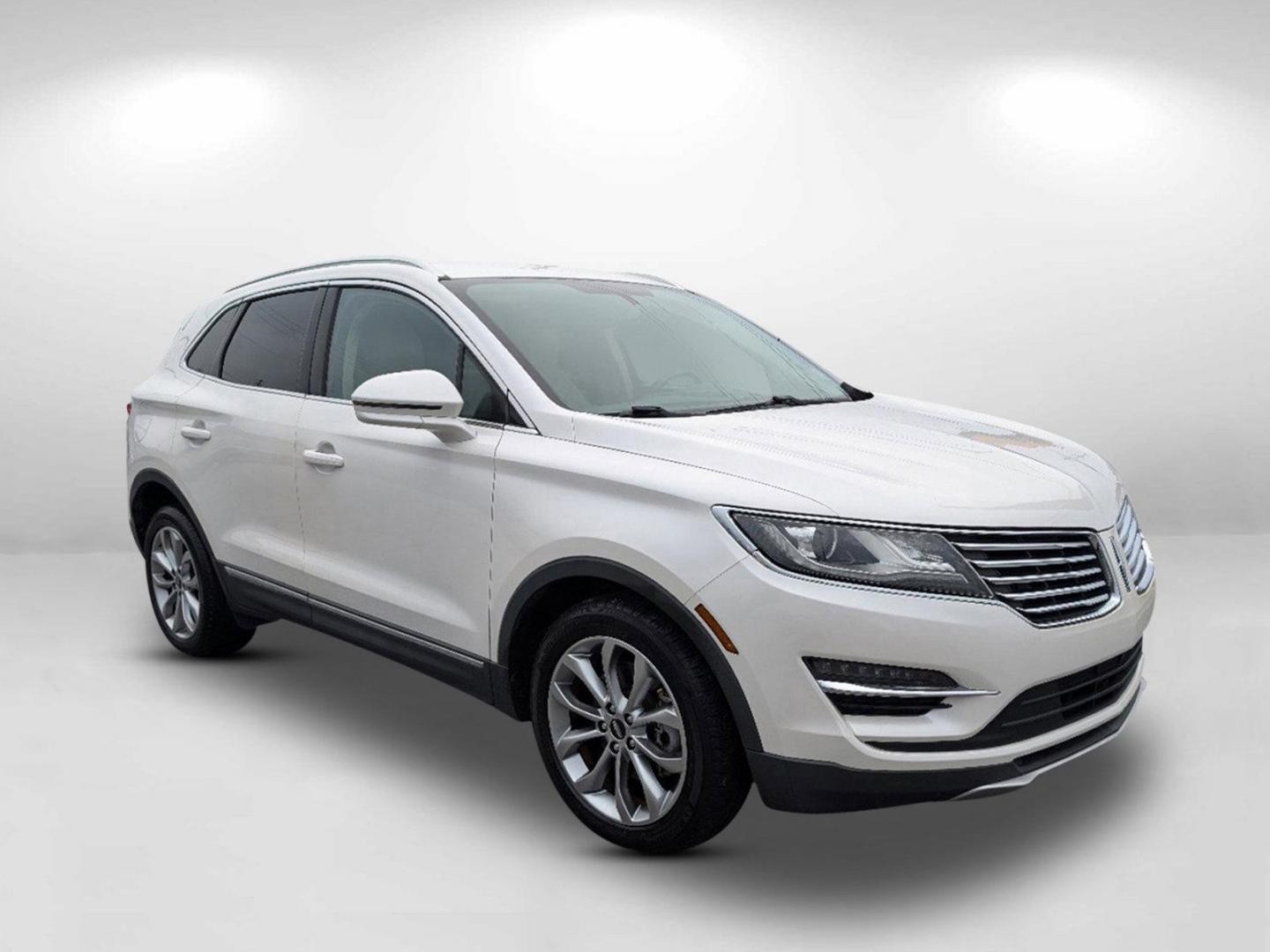 2017 Lincoln MKC Select (5LMCJ2C93HU) with an Intercooled Turbo Premium Unleaded I-4 2.0 L/122 engine, 6-Speed Automatic w/OD transmission, located at 3959 U.S. 80 W, Phenix City, AL, 36870, (334) 297-4885, 32.469296, -85.135185 - 2017 Lincoln MKC Select - Photo#2