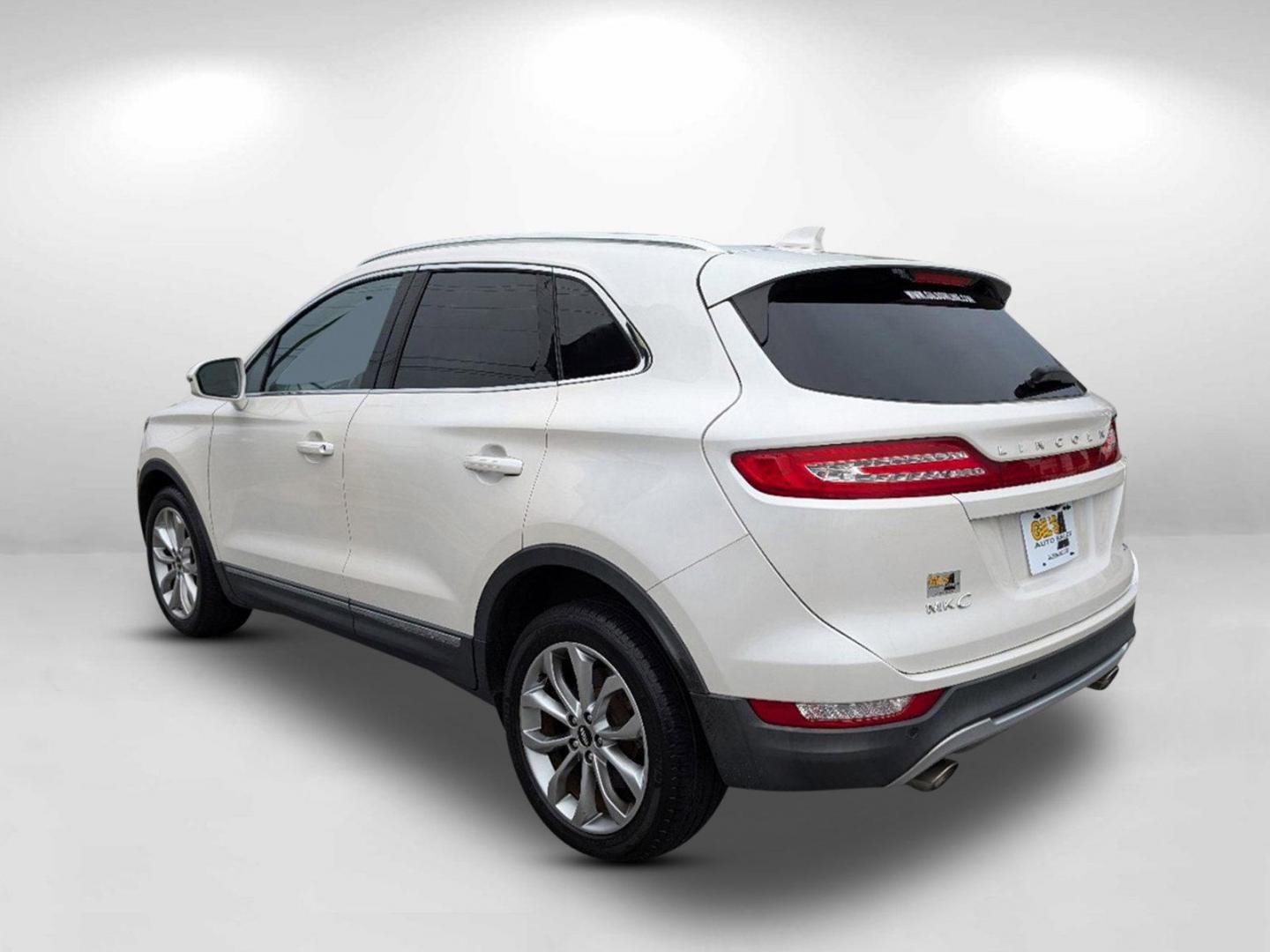 2017 Lincoln MKC Select (5LMCJ2C93HU) with an Intercooled Turbo Premium Unleaded I-4 2.0 L/122 engine, 6-Speed Automatic w/OD transmission, located at 3959 U.S. 80 W, Phenix City, AL, 36870, (334) 297-4885, 32.469296, -85.135185 - 2017 Lincoln MKC Select - Photo#6