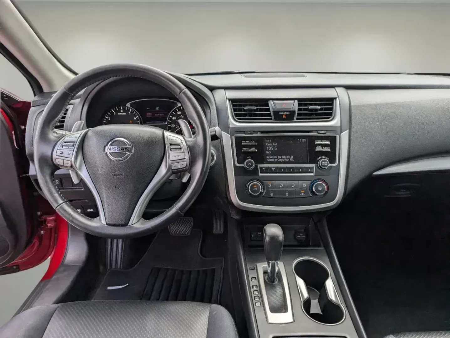 2017 /Sport Interior Nissan Altima 2.5 SR (1N4AL3AP2HC) with an Regular Unleaded I-4 2.5 L/152 engine, 1-Speed CVT w/OD transmission, located at 3959 U.S. 80 W, Phenix City, AL, 36870, (334) 297-4885, 32.469296, -85.135185 - 2017 Nissan Altima 2.5 SR - Photo#11