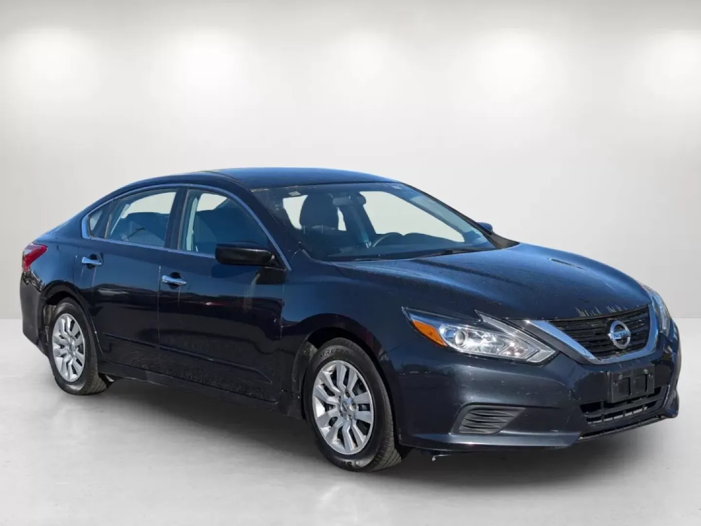 2017 /Charcoal Nissan Altima 2.5 S (1N4AL3AP3HC) with an Other engine, located at 7000 Northlake Connector, Columbus, GA, 31904, (706) 987-8085, 32.524975, -84.978134 - Discover the perfect blend of style, comfort, and practicality with the 2017 Nissan Altima 2.5 S, available now at Gils Auto in Columbus, GA. If you're a commuter looking for a reliable vehicle to navigate the hustle and bustle of daily life or a growing family that values safety and efficiency, thi - Photo#8