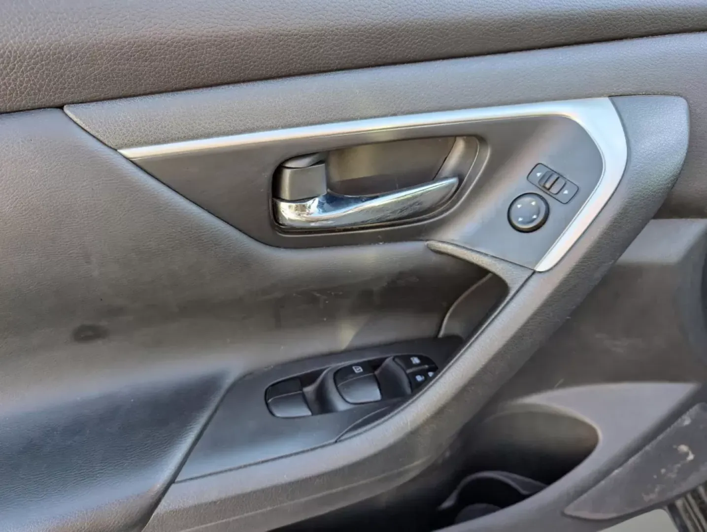 2017 /Charcoal Nissan Altima 2.5 S (1N4AL3AP3HC) with an Other engine, located at 7000 Northlake Connector, Columbus, GA, 31904, (706) 987-8085, 32.524975, -84.978134 - Discover the perfect blend of style, comfort, and practicality with the 2017 Nissan Altima 2.5 S, available now at Gils Auto in Columbus, GA. If you're a commuter looking for a reliable vehicle to navigate the hustle and bustle of daily life or a growing family that values safety and efficiency, thi - Photo#10