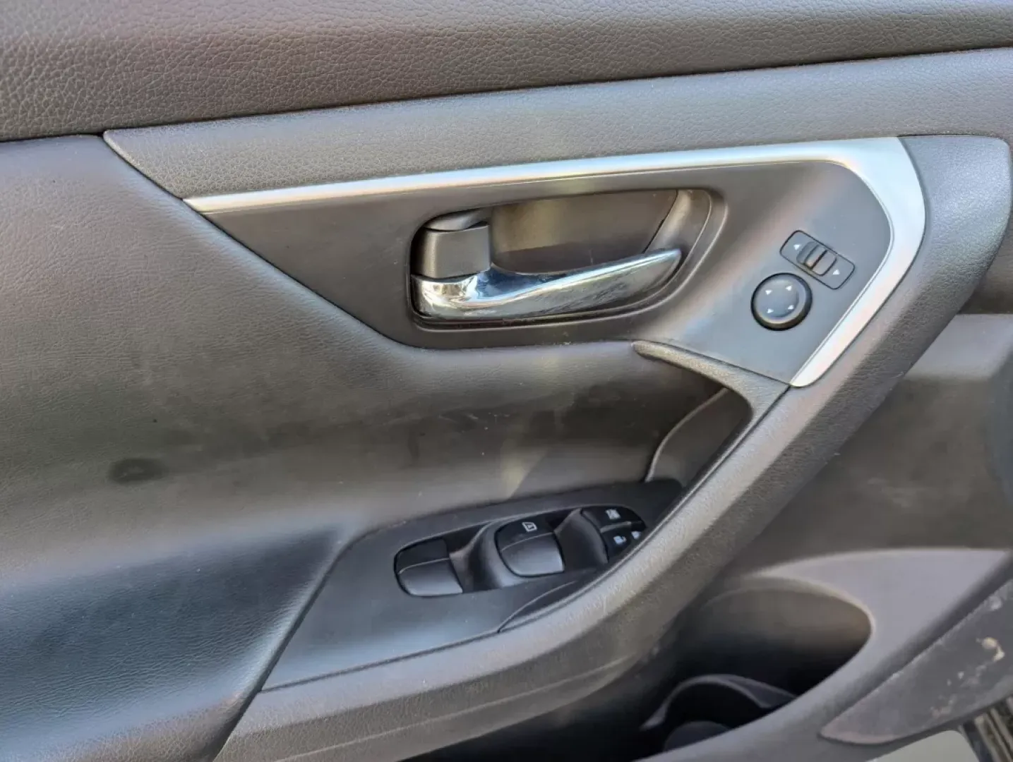 2017 /Charcoal Nissan Altima 2.5 S (1N4AL3AP3HC) with an Other engine, located at 7000 Northlake Connector, Columbus, GA, 31904, (706) 987-8085, 32.524975, -84.978134 - Discover the perfect blend of style, comfort, and practicality with the 2017 Nissan Altima 2.5 S, available now at Gils Auto in Columbus, GA. If you're a commuter looking for a reliable vehicle to navigate the hustle and bustle of daily life or a growing family that values safety and efficiency, thi - Photo#11