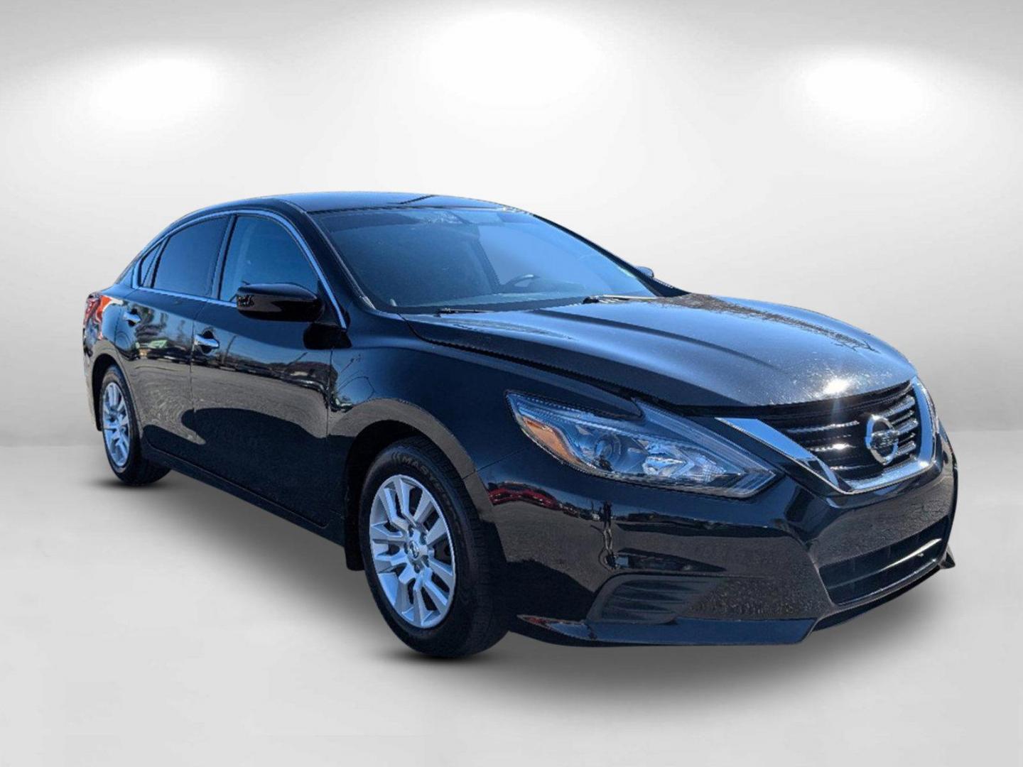 2017 /Charcoal Nissan Altima 2.5 S (1N4AL3AP7HC) with an Regular Unleaded I-4 2.5 L/152 engine, 1-Speed CVT w/OD transmission, located at 3959 U.S. 80 W, Phenix City, AL, 36870, (334) 297-4885, 32.469296, -85.135185 - 2017 Nissan Altima 2.5 S - Photo#5