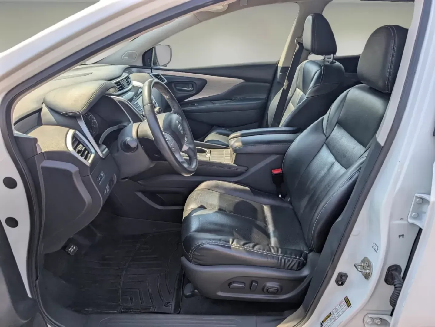 2017 /Graphite Nissan Murano SL (5N1AZ2MH1HN) with an Other engine, located at 1430 Gateway Drive, Opelika, AL, 36801, (334) 239-0944, 32.637871, -85.409790 - ### Discover the 2017 Nissan Murano SL: Your Ideal Family SUV at Gils Auto, Phenix City, AL!<br /> <br /> Are you in the market for a stylish and versatile SUV that fits seamlessly into your busy lifestyle? Look no further than the 2017 Nissan Murano SL, available now at Gils Auto, a trusted Buy Her - Photo#8