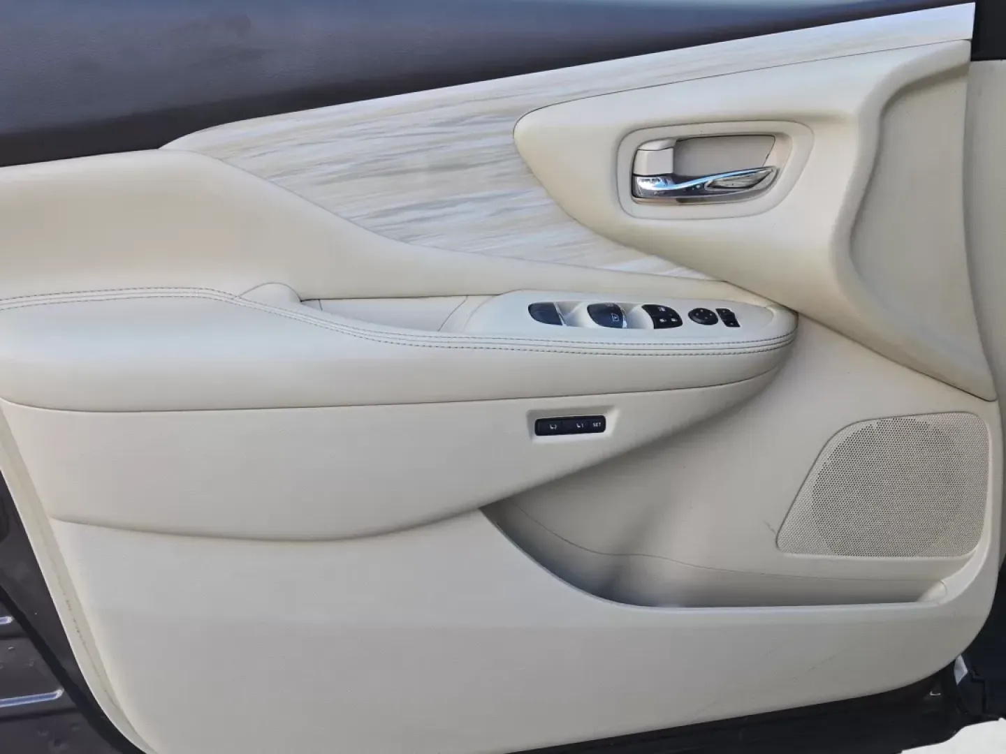 2017 /Cashmere Nissan Murano Platinum (5N1AZ2MH5HN) with an Other engine, located at 804 22nd Ave, Phenix City, AL, 36870, (334) 297-1860, 32.484749, -85.024475 - Are you ready to elevate your driving experience and embark on unforgettable family adventures? Look no further than this stunning 2017 Nissan Murano Platinum, available now at Gils Auto in Prattville, AL. This versatile SUV is perfect for growing families, weekend road warriors, or anyone looking f - Photo#9