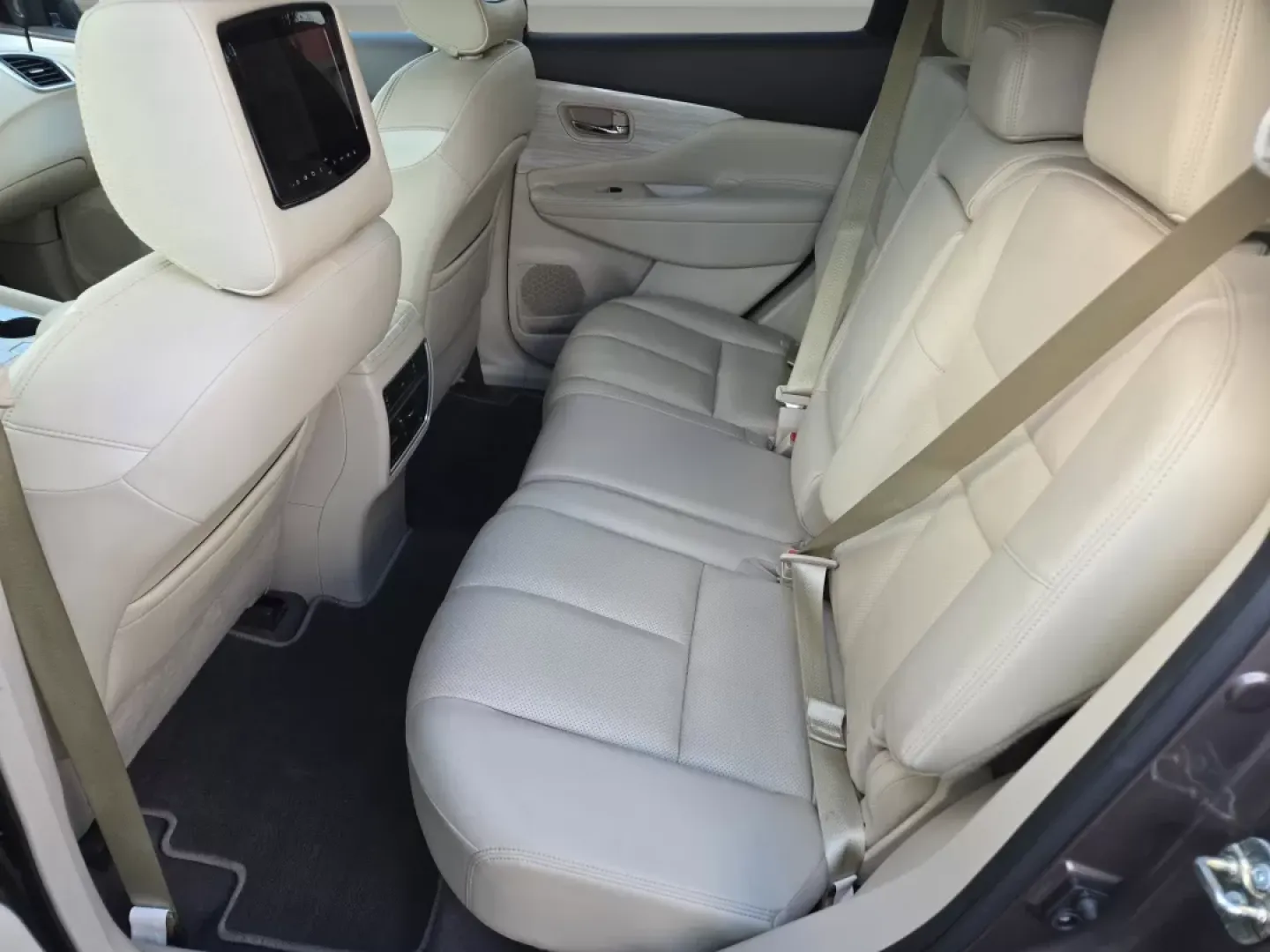 2017 /Cashmere Nissan Murano Platinum (5N1AZ2MH5HN) with an Other engine, located at 804 22nd Ave, Phenix City, AL, 36870, (334) 297-1860, 32.484749, -85.024475 - Are you ready to elevate your driving experience and embark on unforgettable family adventures? Look no further than this stunning 2017 Nissan Murano Platinum, available now at Gils Auto in Prattville, AL. This versatile SUV is perfect for growing families, weekend road warriors, or anyone looking f - Photo#12