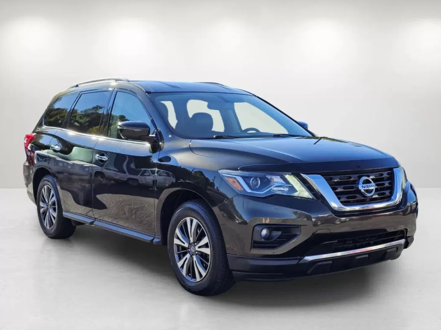2017 /Charcoal Nissan Pathfinder SL (5N1DR2MN5HC) with an Other engine, located at 5115 14th Ave., Columbus, GA, 31904, (706) 323-0345, 32.511494, -84.971046 - **Explore the Open Road with the 2017 Nissan Pathfinder SL A Family-Friendly SUV Perfect for All Adventures!**<br /> <br /> Are you in search of a reliable and spacious vehicle that accommodates your growing family's needs? Look no further than this stunning 2017 Nissan Pathfinder SL, now available - Photo#2