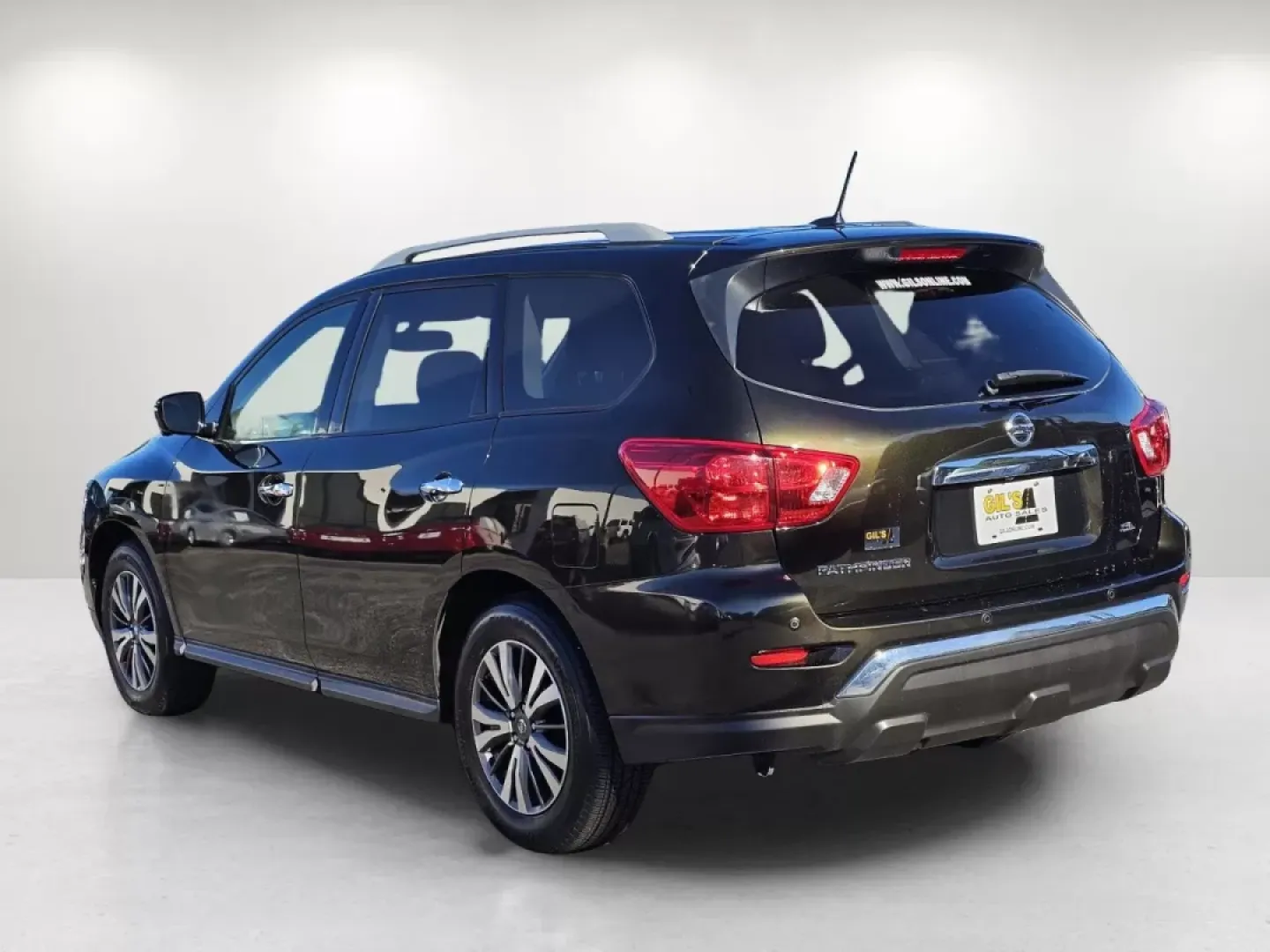 2017 /Charcoal Nissan Pathfinder SL (5N1DR2MN5HC) with an Other engine, located at 5115 14th Ave., Columbus, GA, 31904, (706) 323-0345, 32.511494, -84.971046 - **Explore the Open Road with the 2017 Nissan Pathfinder SL A Family-Friendly SUV Perfect for All Adventures!**<br /> <br /> Are you in search of a reliable and spacious vehicle that accommodates your growing family's needs? Look no further than this stunning 2017 Nissan Pathfinder SL, now available - Photo#6