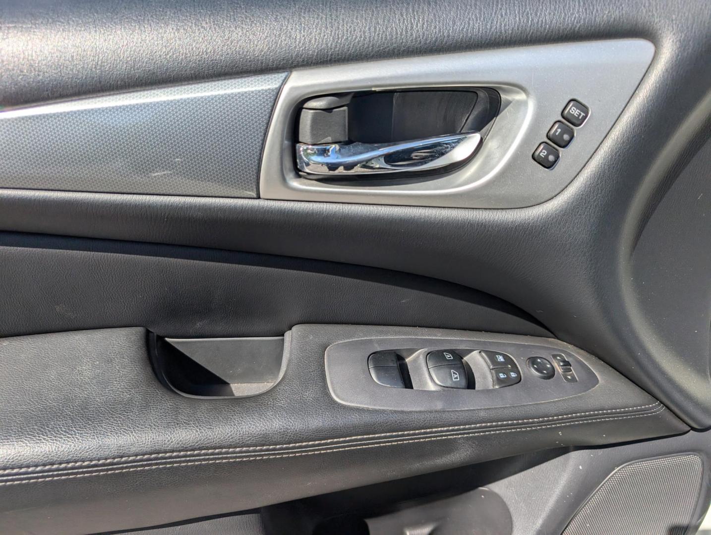 2017 /Charcoal Nissan Pathfinder SL (5N1DR2MN8HC) with an Regular Unleaded V-6 3.5 L/213 engine, 1-Speed CVT w/OD transmission, located at 3959 U.S. 80 W, Phenix City, AL, 36870, (334) 297-4885, 32.469296, -85.135185 - 2017 Nissan Pathfinder SL - Photo#9