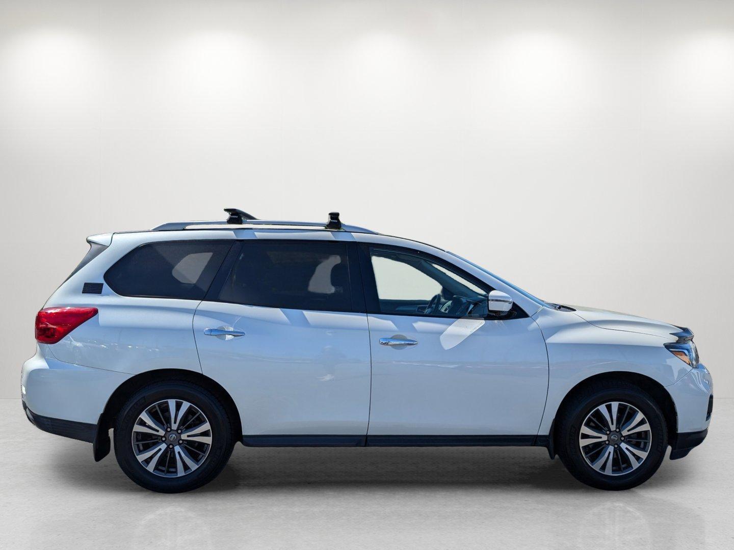 2017 /Charcoal Nissan Pathfinder SL (5N1DR2MN8HC) with an Regular Unleaded V-6 3.5 L/213 engine, 1-Speed CVT w/OD transmission, located at 3959 U.S. 80 W, Phenix City, AL, 36870, (334) 297-4885, 32.469296, -85.135185 - 2017 Nissan Pathfinder SL - Photo#4