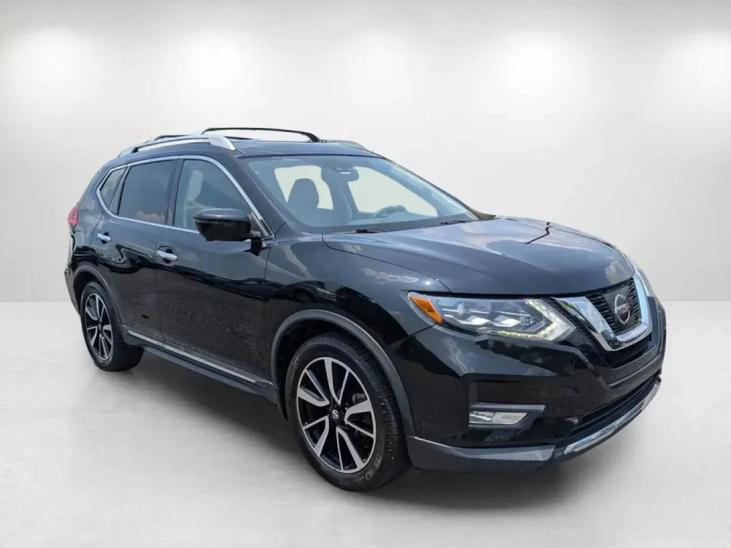 2017 /Charcoal Nissan Rogue SL (5N1AT2MT2HC) with an Regular Unleaded I-4 2.5 L/152 engine, 1-Speed CVT w/OD transmission, located at 3959 U.S. 80 W, Phenix City, AL, 36870, (334) 297-4885, 32.469296, -85.135185 - 2017 Nissan Rogue SL - Photo#2