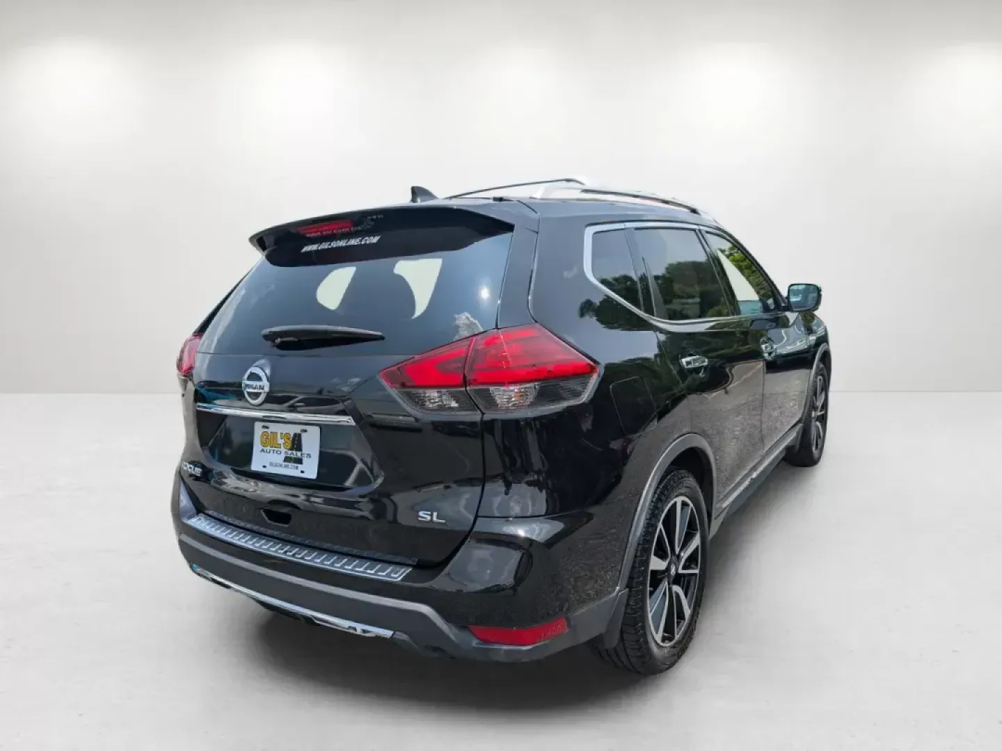 2017 /Charcoal Nissan Rogue SL (5N1AT2MT2HC) with an Regular Unleaded I-4 2.5 L/152 engine, 1-Speed CVT w/OD transmission, located at 3959 U.S. 80 W, Phenix City, AL, 36870, (334) 297-4885, 32.469296, -85.135185 - 2017 Nissan Rogue SL - Photo#4
