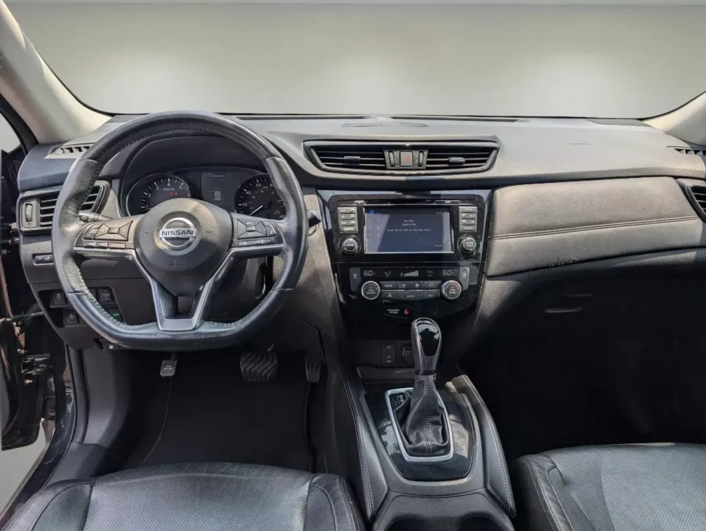 2017 /Charcoal Nissan Rogue SL (5N1AT2MT2HC) with an Regular Unleaded I-4 2.5 L/152 engine, 1-Speed CVT w/OD transmission, located at 3959 U.S. 80 W, Phenix City, AL, 36870, (334) 297-4885, 32.469296, -85.135185 - 2017 Nissan Rogue SL - Photo#9