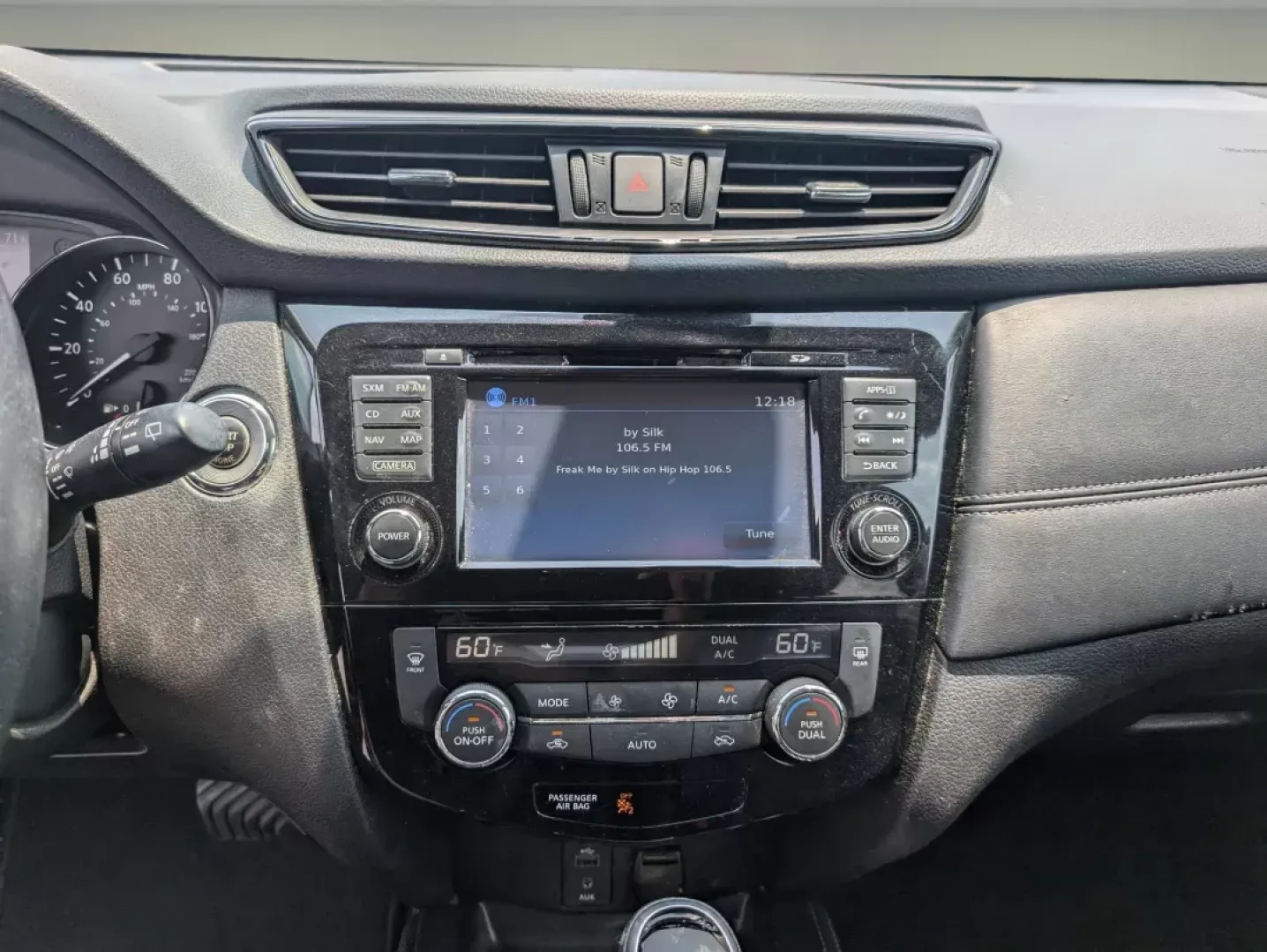 2017 /Charcoal Nissan Rogue SL (5N1AT2MT2HC) with an Regular Unleaded I-4 2.5 L/152 engine, 1-Speed CVT w/OD transmission, located at 3959 U.S. 80 W, Phenix City, AL, 36870, (334) 297-4885, 32.469296, -85.135185 - 2017 Nissan Rogue SL - Photo#11