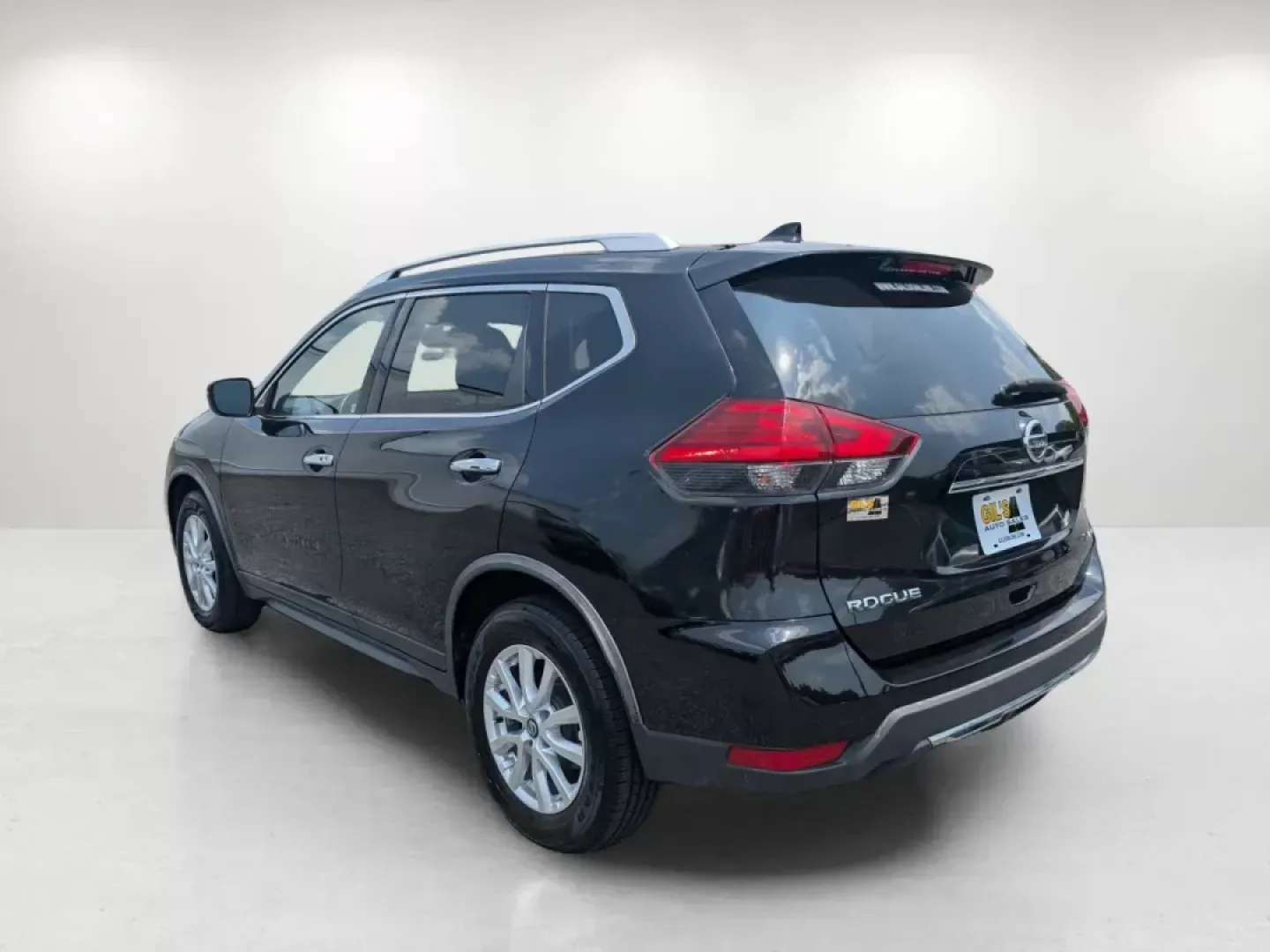2017 /Charcoal Nissan Rogue SV (JN8AT2MV9HW) with an Other engine, located at 804 22nd Ave, Phenix City, AL, 36870, (334) 297-1860, 32.484749, -85.024475 - 2017 Nissan Rogue SV - Photo#6