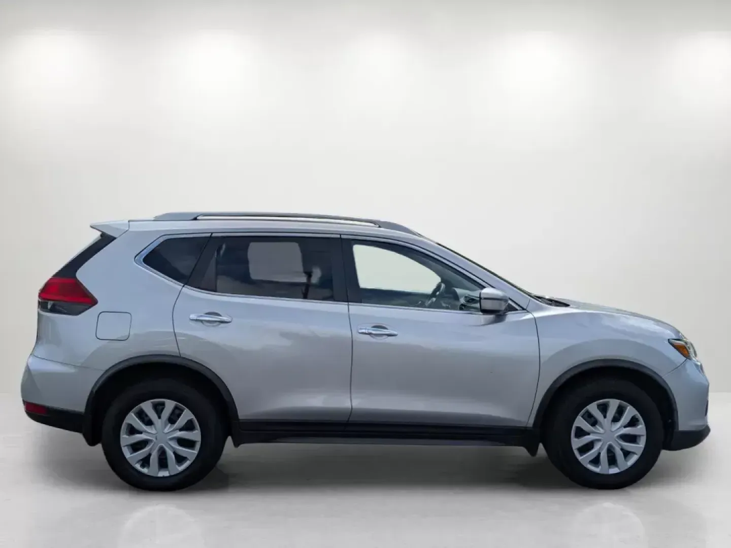 2017 /Charcoal Nissan Rogue S (JN8AT2MT8HW) with an Regular Unleaded I-4 2.5 L/152 engine, 1-Speed CVT w/OD transmission, located at 804 22nd Ave, Phenix City, AL, 36870, (334) 297-1860, 32.484749, -85.024475 - ### Discover Your Next Adventure with the 2017 Nissan Rogue at Gils Auto - Phenix City #2<br /> <br /> Are you ready to elevate your daily commute or embark on exciting weekend getaways? The 2017 Nissan Rogue, available now at Gils Auto - Phenix City #2, is the perfect SUV for drivers who crave vers - Photo#3