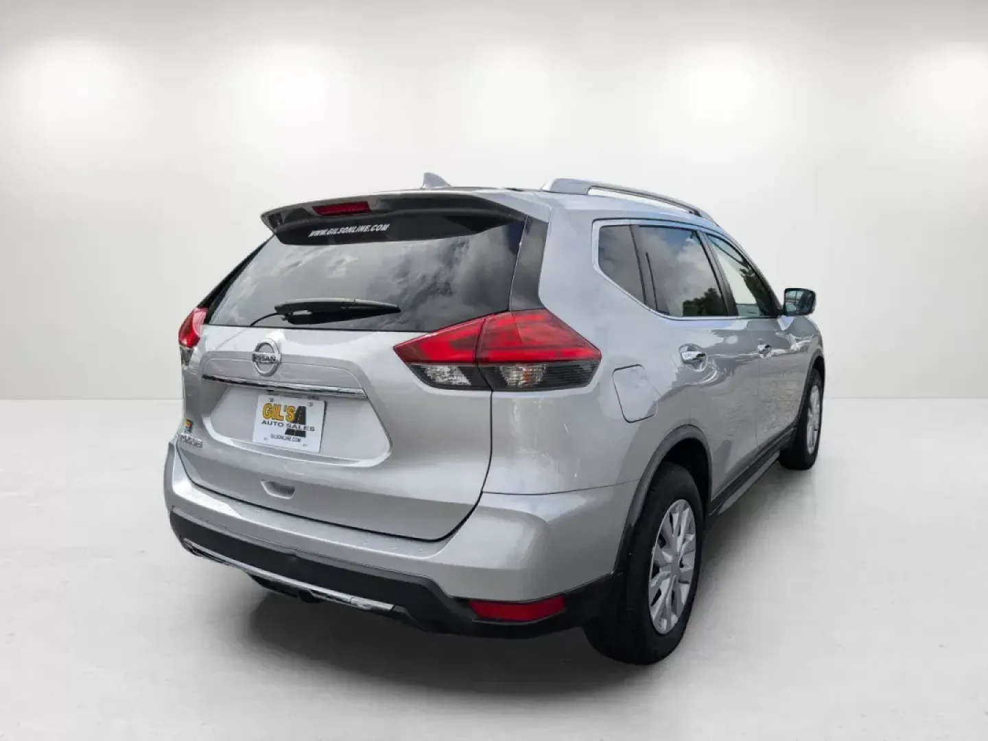 2017 /Charcoal Nissan Rogue S (JN8AT2MT8HW) with an Regular Unleaded I-4 2.5 L/152 engine, 1-Speed CVT w/OD transmission, located at 804 22nd Ave, Phenix City, AL, 36870, (334) 297-1860, 32.484749, -85.024475 - ### Discover Your Next Adventure with the 2017 Nissan Rogue at Gils Auto - Phenix City #2<br /> <br /> Are you ready to elevate your daily commute or embark on exciting weekend getaways? The 2017 Nissan Rogue, available now at Gils Auto - Phenix City #2, is the perfect SUV for drivers who crave vers - Photo#4