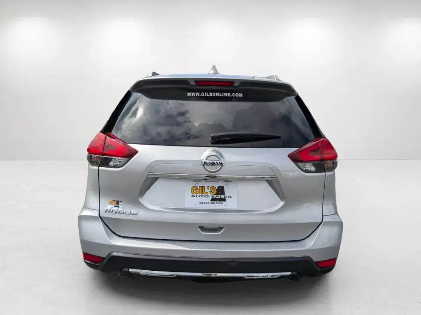 2017 /Charcoal Nissan Rogue S (JN8AT2MT8HW) with an Regular Unleaded I-4 2.5 L/152 engine, 1-Speed CVT w/OD transmission, located at 804 22nd Ave, Phenix City, AL, 36870, (334) 297-1860, 32.484749, -85.024475 - ### Discover Your Next Adventure with the 2017 Nissan Rogue at Gils Auto - Phenix City #2<br /> <br /> Are you ready to elevate your daily commute or embark on exciting weekend getaways? The 2017 Nissan Rogue, available now at Gils Auto - Phenix City #2, is the perfect SUV for drivers who crave vers - Photo#5
