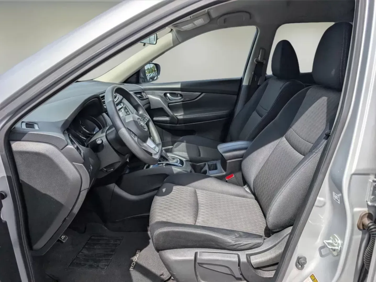 2017 /Charcoal Nissan Rogue S (JN8AT2MT8HW) with an Regular Unleaded I-4 2.5 L/152 engine, 1-Speed CVT w/OD transmission, located at 804 22nd Ave, Phenix City, AL, 36870, (334) 297-1860, 32.484749, -85.024475 - ### Discover Your Next Adventure with the 2017 Nissan Rogue at Gils Auto - Phenix City #2<br /> <br /> Are you ready to elevate your daily commute or embark on exciting weekend getaways? The 2017 Nissan Rogue, available now at Gils Auto - Phenix City #2, is the perfect SUV for drivers who crave vers - Photo#9