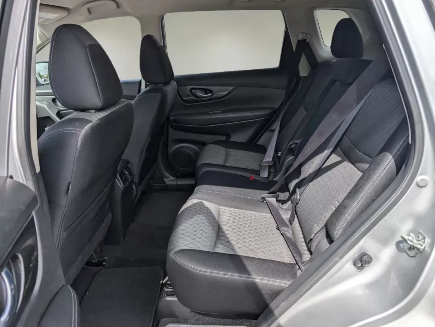 2017 /Charcoal Nissan Rogue S (JN8AT2MT8HW) with an Regular Unleaded I-4 2.5 L/152 engine, 1-Speed CVT w/OD transmission, located at 804 22nd Ave, Phenix City, AL, 36870, (334) 297-1860, 32.484749, -85.024475 - ### Discover Your Next Adventure with the 2017 Nissan Rogue at Gils Auto - Phenix City #2<br /> <br /> Are you ready to elevate your daily commute or embark on exciting weekend getaways? The 2017 Nissan Rogue, available now at Gils Auto - Phenix City #2, is the perfect SUV for drivers who crave vers - Photo#10