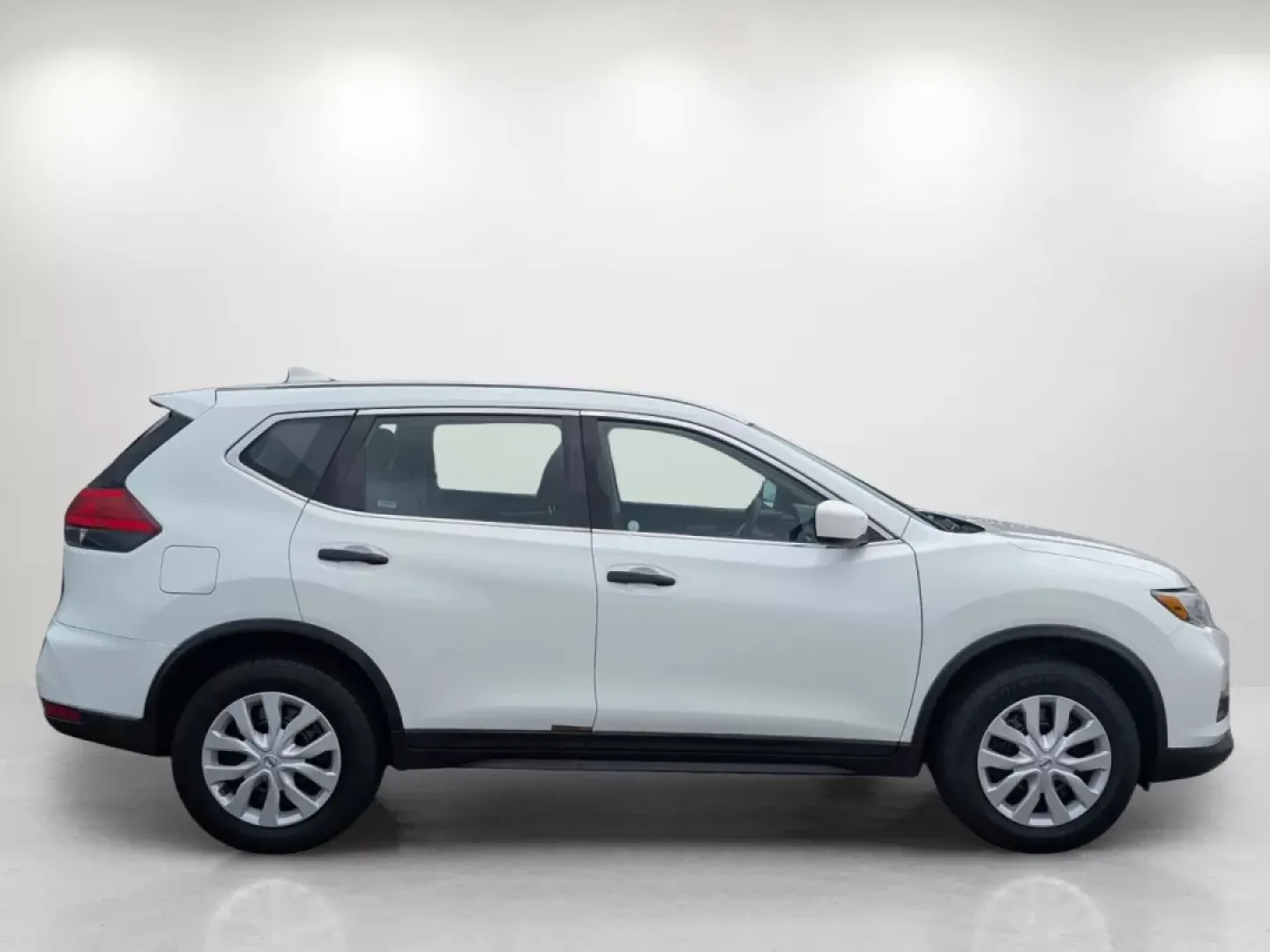 2017 /Charcoal Nissan Rogue S (KNMAT2MV1HP) with an Other engine, located at 5115 14th Ave., Columbus, GA, 31904, (706) 323-0345, 32.511494, -84.971046 - **Unleash Adventures with the 2017 Nissan Rogue S at Gils Auto - Phenix City!**<br /> <br /> Are you ready to elevate your weekend getaways and daily commutes? The 2017 Nissan Rogue S is your perfect companion for family outings, road trips, or just navigating the bustling streets of Phenix City, AL - Photo#3