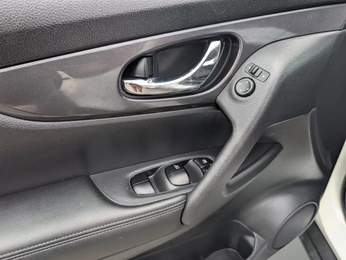 2017 /Charcoal Nissan Rogue S (KNMAT2MV1HP) with an Other engine, located at 5115 14th Ave., Columbus, GA, 31904, (706) 323-0345, 32.511494, -84.971046 - **Unleash Adventures with the 2017 Nissan Rogue S at Gils Auto - Phenix City!**<br /> <br /> Are you ready to elevate your weekend getaways and daily commutes? The 2017 Nissan Rogue S is your perfect companion for family outings, road trips, or just navigating the bustling streets of Phenix City, AL - Photo#8
