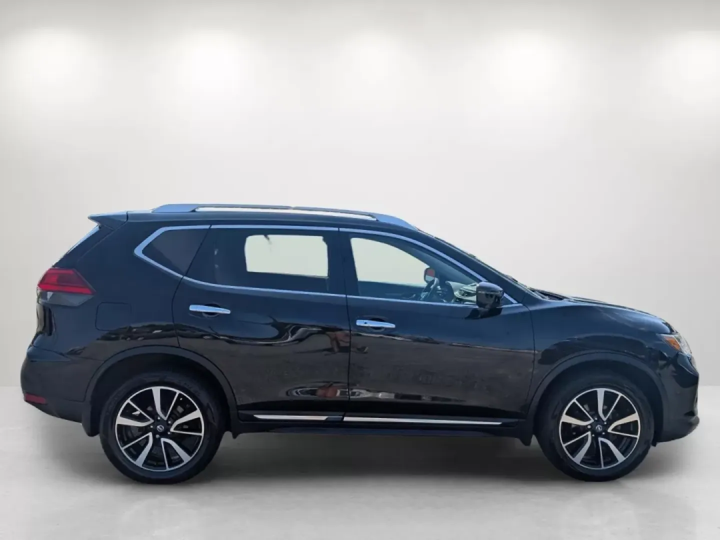 2017 Nissan Rogue SL (5N1AT2MV4HC) with an Other engine, located at 3959 U.S. 80 W, Phenix City, AL, 36870, (334) 297-4885, 32.469296, -85.135185 - Are you ready to elevate your everyday adventures? Introducing the 2017 Nissan Rogue, a versatile and stylish SUV that seamlessly blends comfort and functionality, perfect for growing families, weekend explorers, or anyone seeking a reliable commuter vehicle. At Gils Auto in Phenix City, AL, we spec - Photo#4