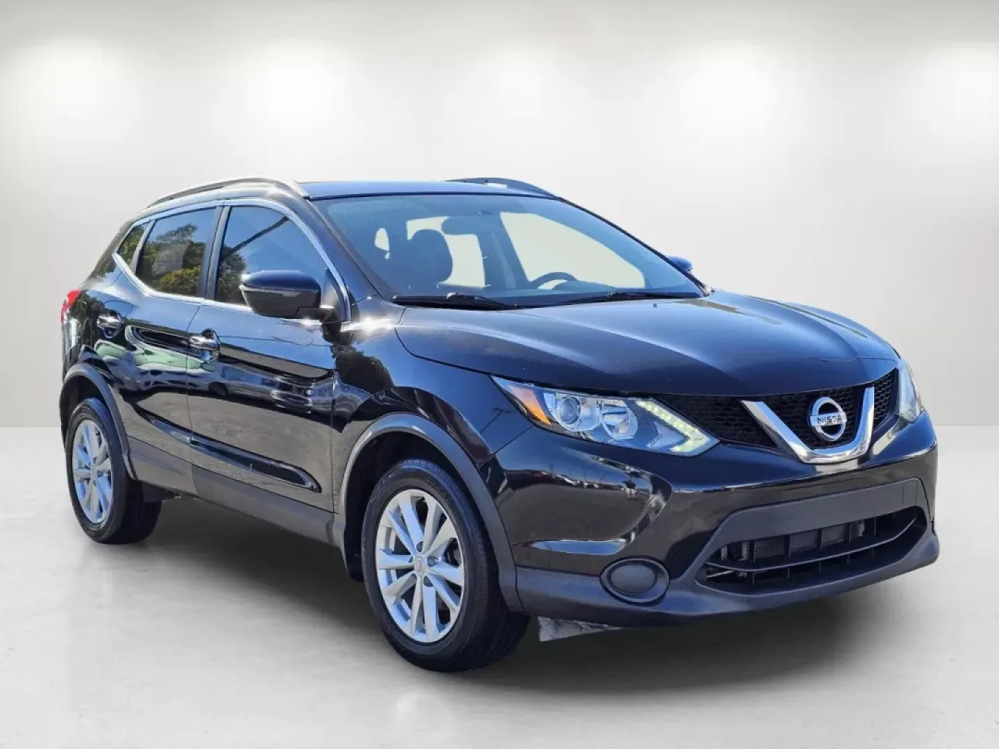 2017 /Charcoal Nissan Rogue SV (JN1BJ1CR7HW) with an Other engine, located at 7000 Northlake Connector, Columbus, GA, 31904, (706) 987-8085, 32.524975, -84.978134 - Experience the ultimate blend of style, comfort, and versatility with this 2017 Nissan Rogue SV, expertly designed for modern lifestyles and adventures! Whether you're a growing family looking for space, a commuter seeking reliability, or someone who loves weekend getaways, this sport utility vehicl - Photo#3