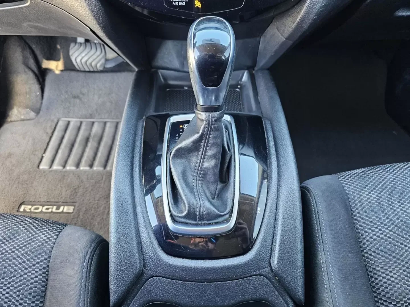 2017 /Charcoal Nissan Rogue SV (JN1BJ1CR7HW) with an Other engine, located at 7000 Northlake Connector, Columbus, GA, 31904, (706) 987-8085, 32.524975, -84.978134 - Experience the ultimate blend of style, comfort, and versatility with this 2017 Nissan Rogue SV, expertly designed for modern lifestyles and adventures! Whether you're a growing family looking for space, a commuter seeking reliability, or someone who loves weekend getaways, this sport utility vehicl - Photo#13