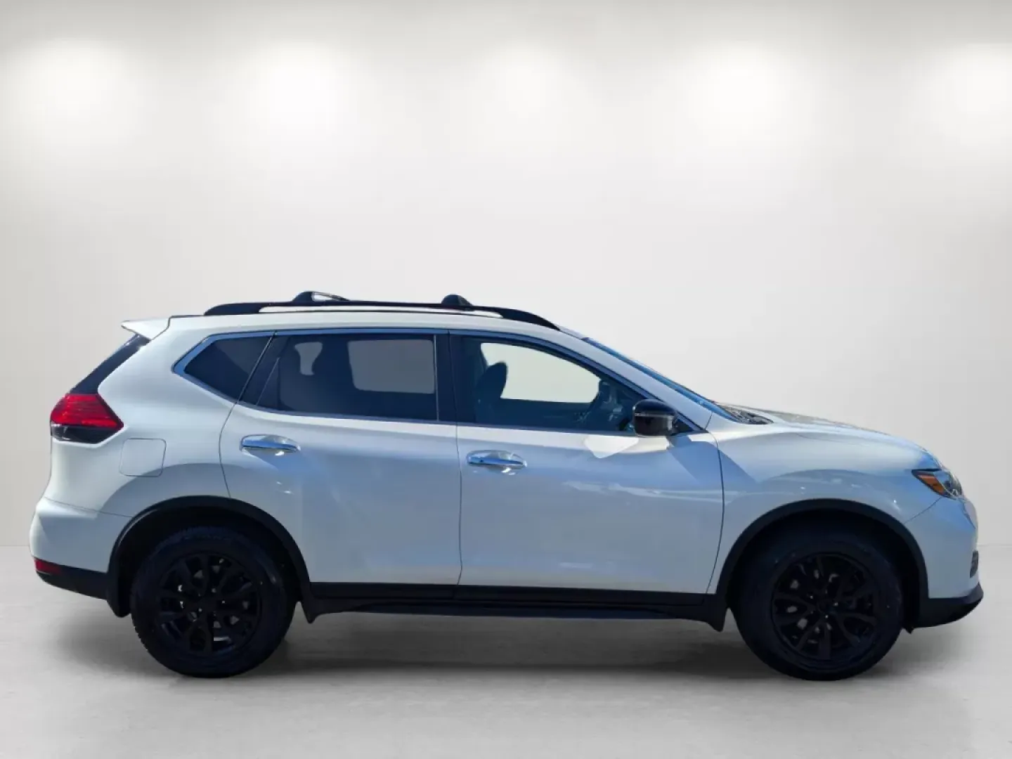 2017 /Charcoal Nissan Rogue SV (5N1AT2MT3HC) with an Other engine, located at 7000 Northlake Connector, Columbus, GA, 31904, (706) 987-8085, 32.524975, -84.978134 - **Experience Adventure with the 2017 Nissan Rogue SV at Gils Auto in Phenix City, AL!**<br /> <br /> Looking for the perfect SUV to elevate your family adventures or daily commutes? The 2017 Nissan Rogue SV is designed to meet your lifestyle needs, whether you're navigating city streets or exploring - Photo#3