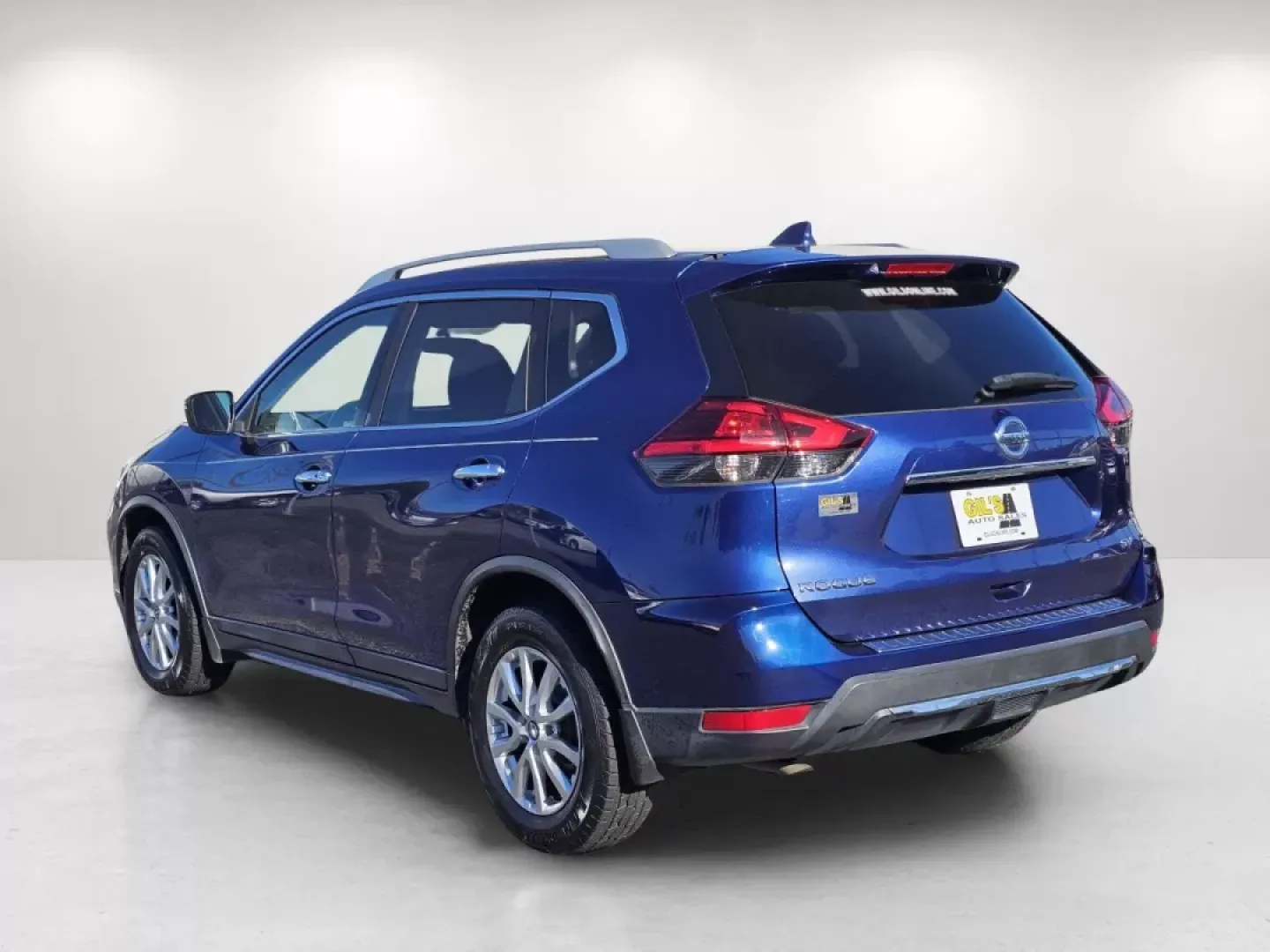 2017 /Charcoal Nissan Rogue SV (5N1AT2MT0HC) with an Other engine, located at 1430 Gateway Drive, Opelika, AL, 36801, (334) 239-0944, 32.637871, -85.409790 - ### 2017 Nissan Rogue SV: The Perfect SUV for Family Adventures!<br /> <br /> Are you looking for a reliable SUV that seamlessly blends style, comfort, and versatility? The 2017 Nissan Rogue SV is your ideal companion for family adventures or long commutes around Phenix City, AL. Whether you're navi - Photo#6