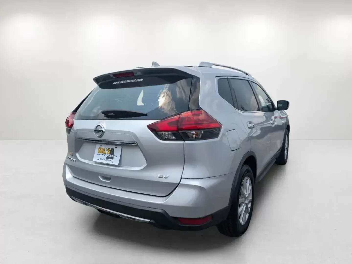 2017 /Charcoal Nissan Rogue SV (KNMAT2MT9HP) with an Regular Unleaded I-4 2.5 L/152 engine, 1-Speed CVT w/OD transmission, located at 3959 U.S. 80 W, Phenix City, AL, 36870, (334) 297-4885, 32.469296, -85.135185 - 2017 Nissan Rogue SV - Photo#4