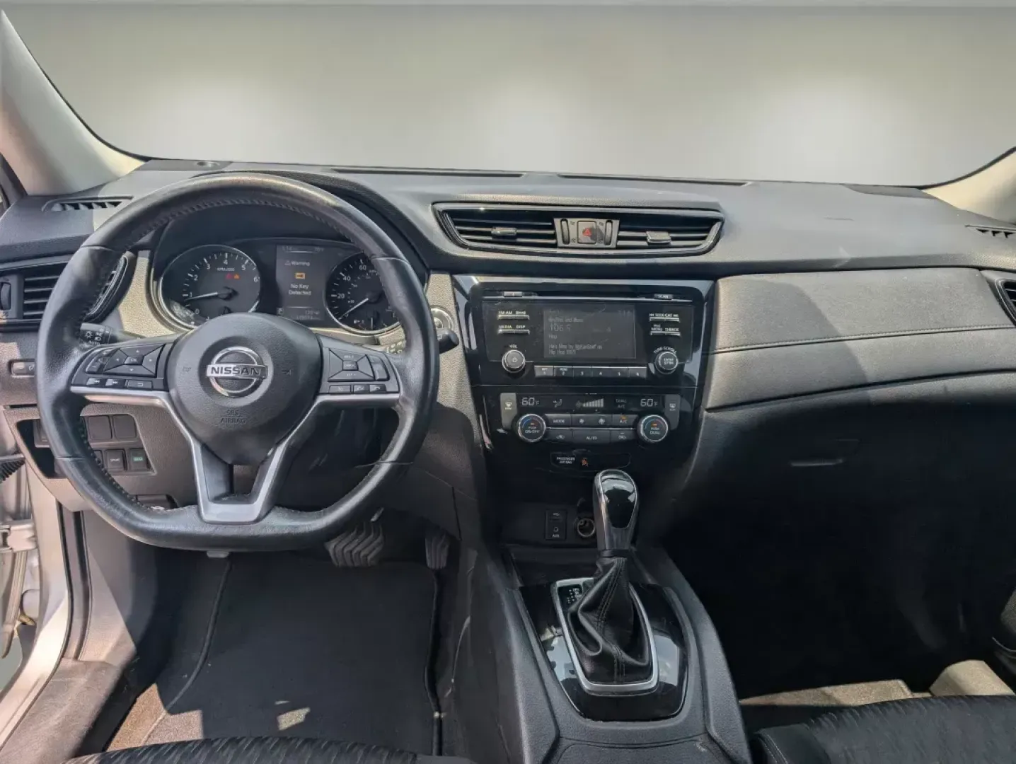 2017 /Charcoal Nissan Rogue SV (KNMAT2MT9HP) with an Regular Unleaded I-4 2.5 L/152 engine, 1-Speed CVT w/OD transmission, located at 3959 U.S. 80 W, Phenix City, AL, 36870, (334) 297-4885, 32.469296, -85.135185 - 2017 Nissan Rogue SV - Photo#11