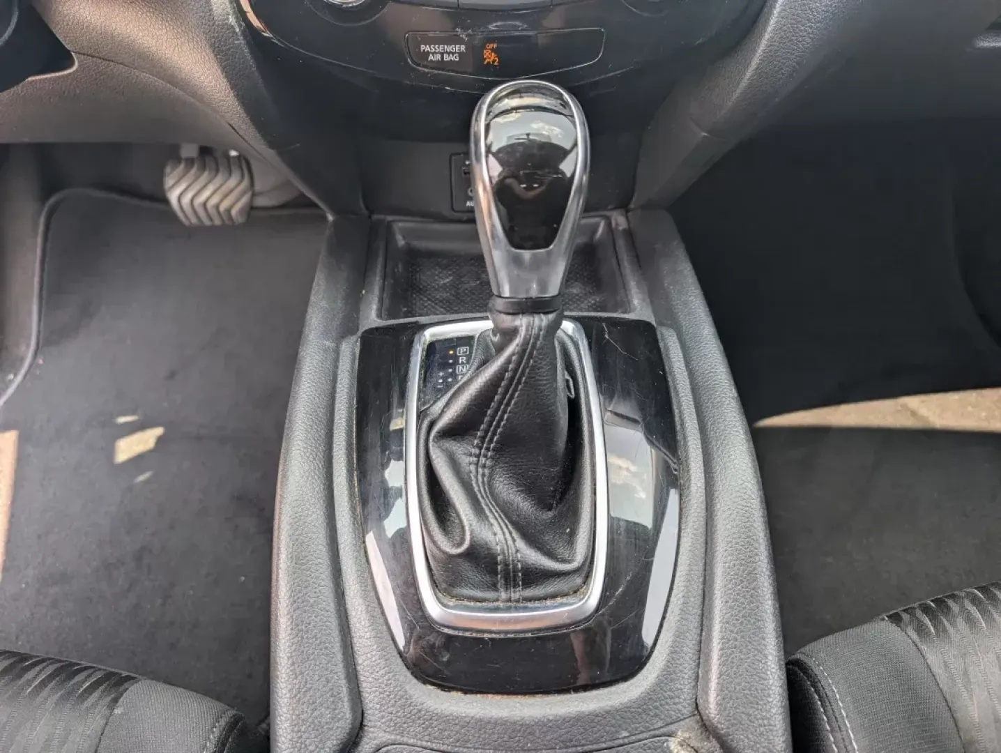 2017 /Charcoal Nissan Rogue SV (KNMAT2MT9HP) with an Regular Unleaded I-4 2.5 L/152 engine, 1-Speed CVT w/OD transmission, located at 3959 U.S. 80 W, Phenix City, AL, 36870, (334) 297-4885, 32.469296, -85.135185 - 2017 Nissan Rogue SV - Photo#12