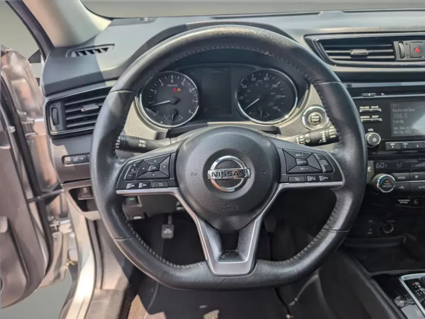2017 /Charcoal Nissan Rogue SV (KNMAT2MT9HP) with an Regular Unleaded I-4 2.5 L/152 engine, 1-Speed CVT w/OD transmission, located at 3959 U.S. 80 W, Phenix City, AL, 36870, (334) 297-4885, 32.469296, -85.135185 - 2017 Nissan Rogue SV - Photo#14