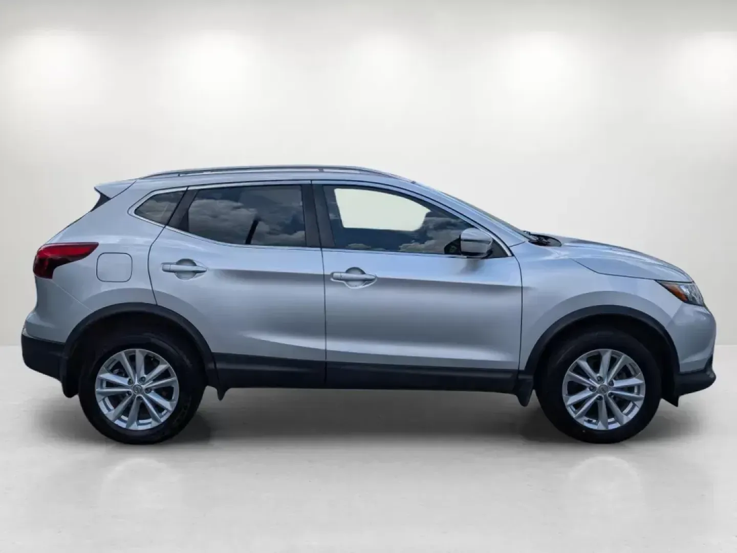 2017 /Charcoal Nissan Rogue Sport SV (JN1BJ1CP3HW) with an Other engine, located at 5115 14th Ave., Columbus, GA, 31904, (706) 323-0345, 32.511494, -84.971046 - **Adventure Awaits in the 2017 Nissan Rogue Sport SV Your Ideal Everyday Companion!**<br /> <br /> Are you in search of a versatile vehicle that seamlessly transitions from daily commutes to weekend getaways? Look no further than the 2017 Nissan Rogue Sport SV, an ideal choice for active lifestyles - Photo#3