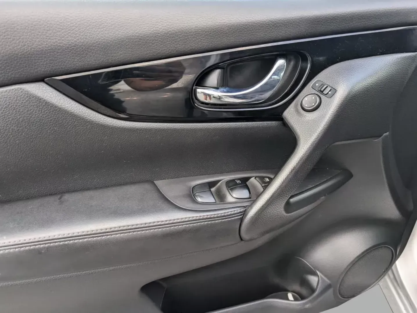 2017 /Charcoal Nissan Rogue Sport SV (JN1BJ1CP3HW) with an Other engine, located at 5115 14th Ave., Columbus, GA, 31904, (706) 323-0345, 32.511494, -84.971046 - **Adventure Awaits in the 2017 Nissan Rogue Sport SV Your Ideal Everyday Companion!**<br /> <br /> Are you in search of a versatile vehicle that seamlessly transitions from daily commutes to weekend getaways? Look no further than the 2017 Nissan Rogue Sport SV, an ideal choice for active lifestyles - Photo#8