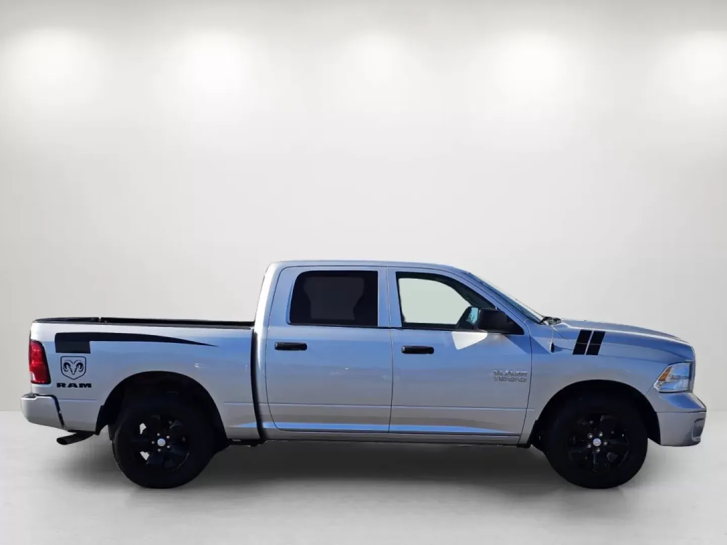 2017 /Diesel Gray/Black Ram 1500 Tradesman (1C6RR6KG3HS) with an Other engine, located at 521 Old Farm Lane Rd, Prattville, AL, 36066, (334) 325-1505, 32.482460, -86.416367 - Experience the thrill of adventure and utility with the 2017 Ram 1500 Tradesman, an exceptional crew cab pickup truck that's perfect for both daily commutes and weekend getaways. If you're in Prattville, AL, and looking for a reliable vehicle that marries performance with comfort, look no further th - Photo#4