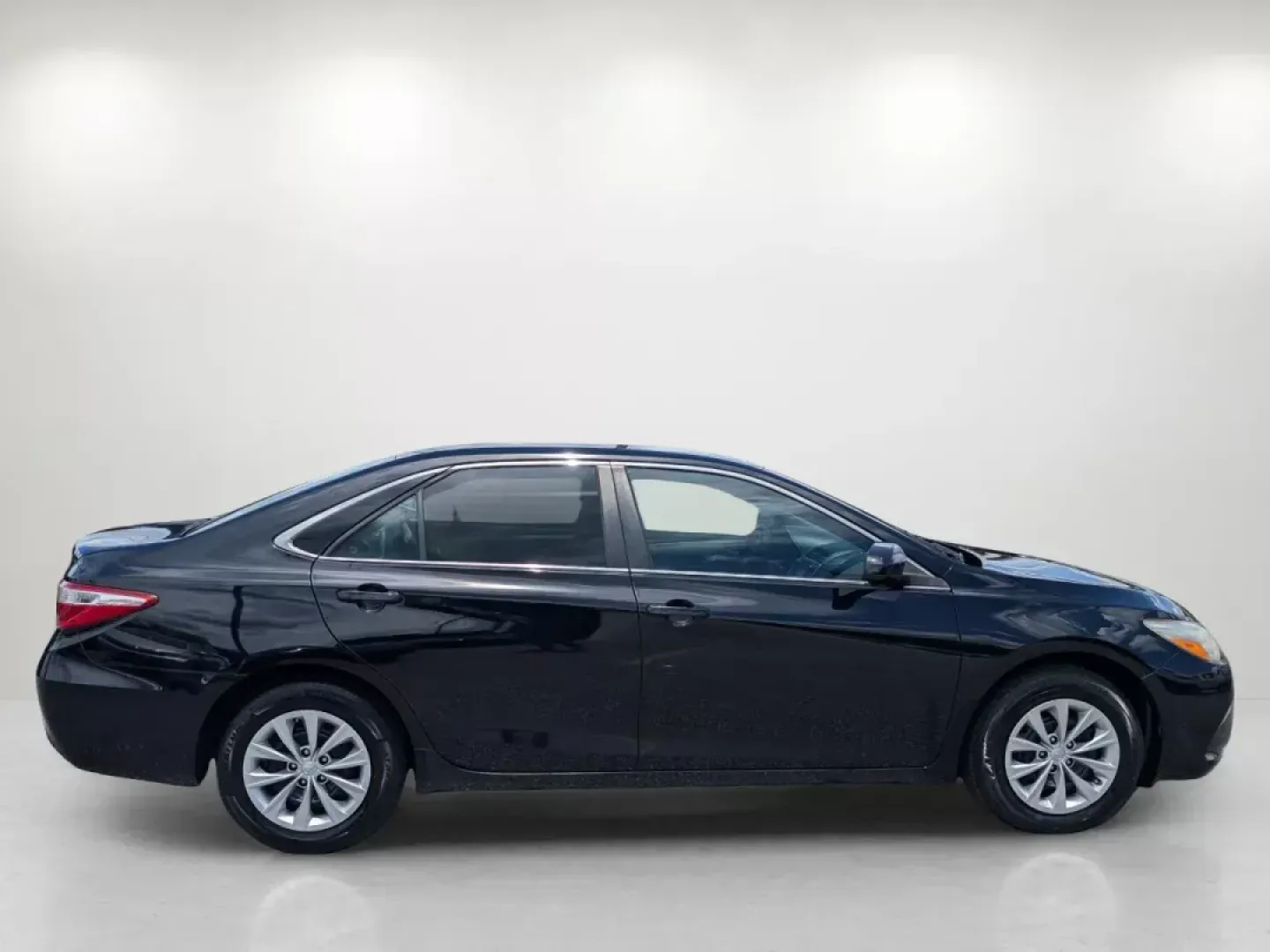 2017 Toyota Camry LE (4T1BF1FK4HU) with an Other engine, located at 5115 14th Ave., Columbus, GA, 31904, (706) 323-0345, 32.511494, -84.971046 - **Experience the Perfect Blend of Comfort and Reliability with the 2017 Toyota Camry LE!** <br /> <br /> Are you searching for a dependable sedan that's perfect for your daily commute, family outings, or weekend adventures? Look no further! The 2017 Toyota Camry LE, available at Gils Auto in Columbu - Photo#3