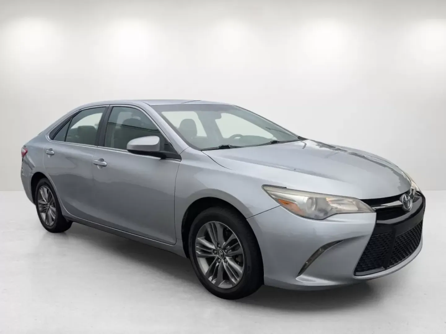 2017 Toyota Camry SE (4T1BF1FK4HU) with an Other engine, located at 1430 Gateway Drive, Opelika, AL, 36801, (334) 239-0944, 32.637871, -85.409790 - If you're looking for a reliable sedan that blends style, comfort, and efficiency, then the 2017 Toyota Camry is your perfect companion for daily commutes, family outings, and weekend adventures. This versatile vehicle is ideal for budget-conscious buyers and those seeking a dependable ride, and it' - Photo#2