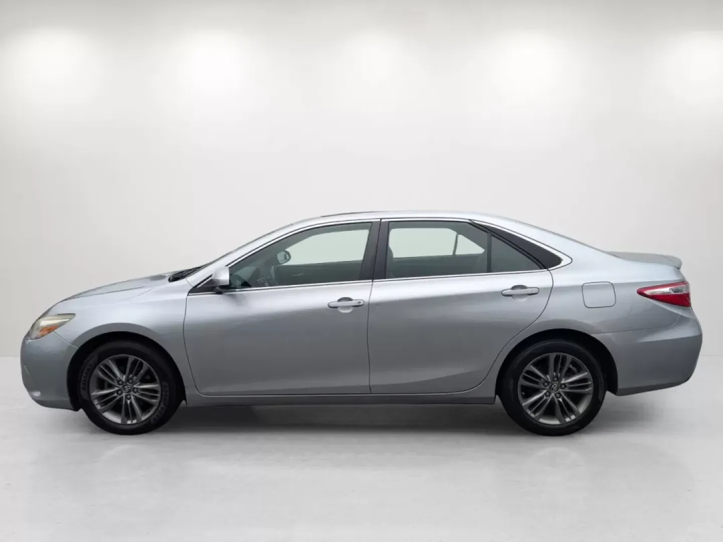 2017 Toyota Camry SE (4T1BF1FK4HU) with an Other engine, located at 1430 Gateway Drive, Opelika, AL, 36801, (334) 239-0944, 32.637871, -85.409790 - If you're looking for a reliable sedan that blends style, comfort, and efficiency, then the 2017 Toyota Camry is your perfect companion for daily commutes, family outings, and weekend adventures. This versatile vehicle is ideal for budget-conscious buyers and those seeking a dependable ride, and it' - Photo#7